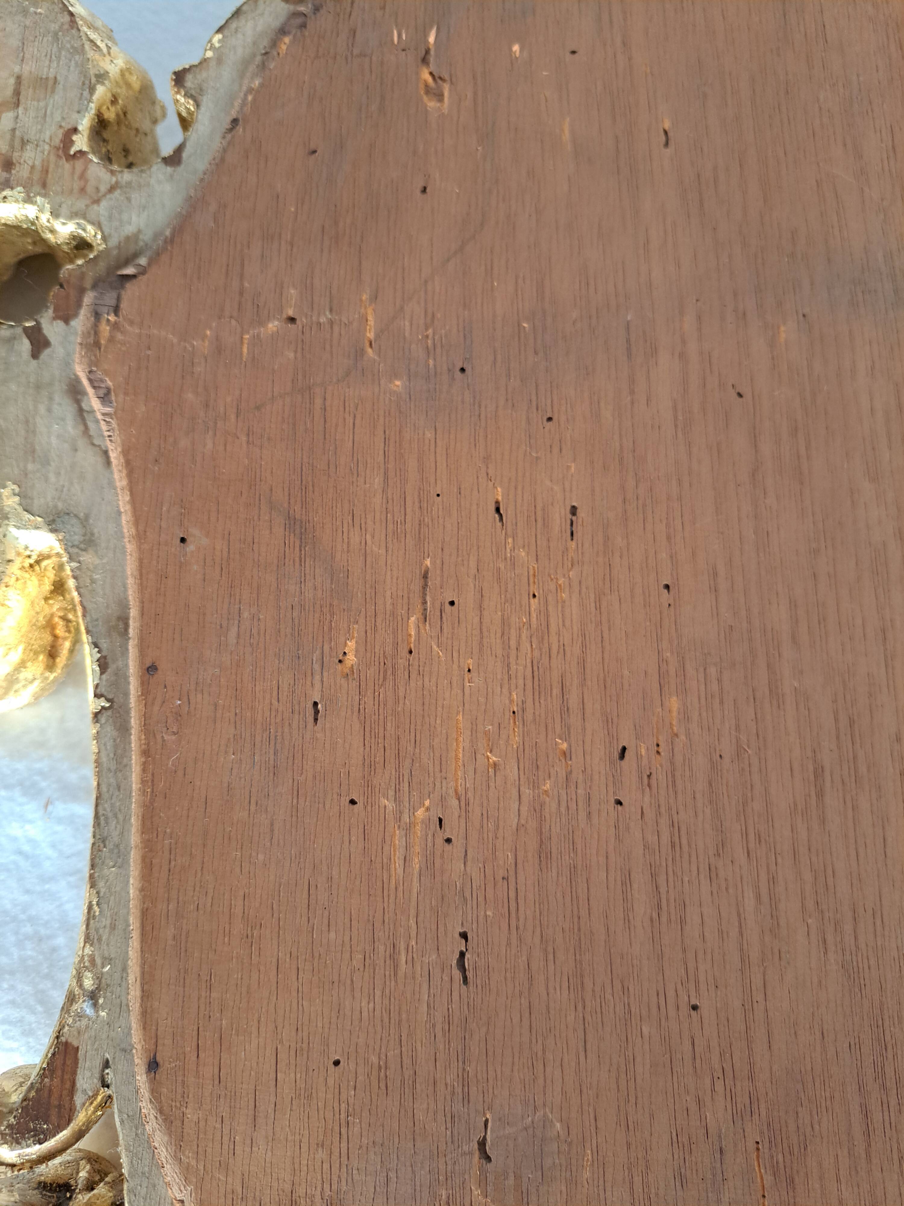 Miroir en bois et doré à la feuille doré