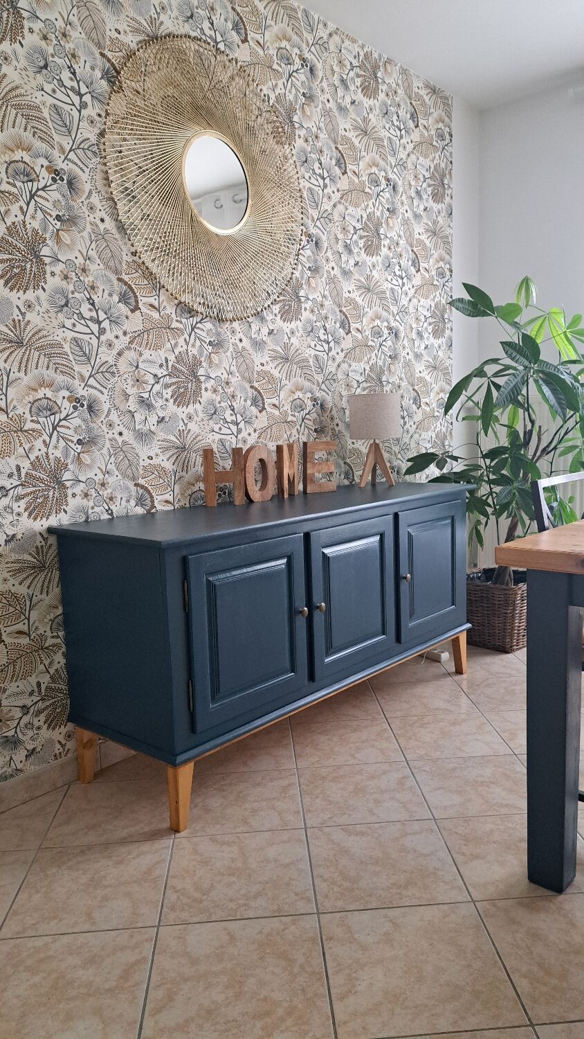 Buffet with red sweet sauce and blue garnish.