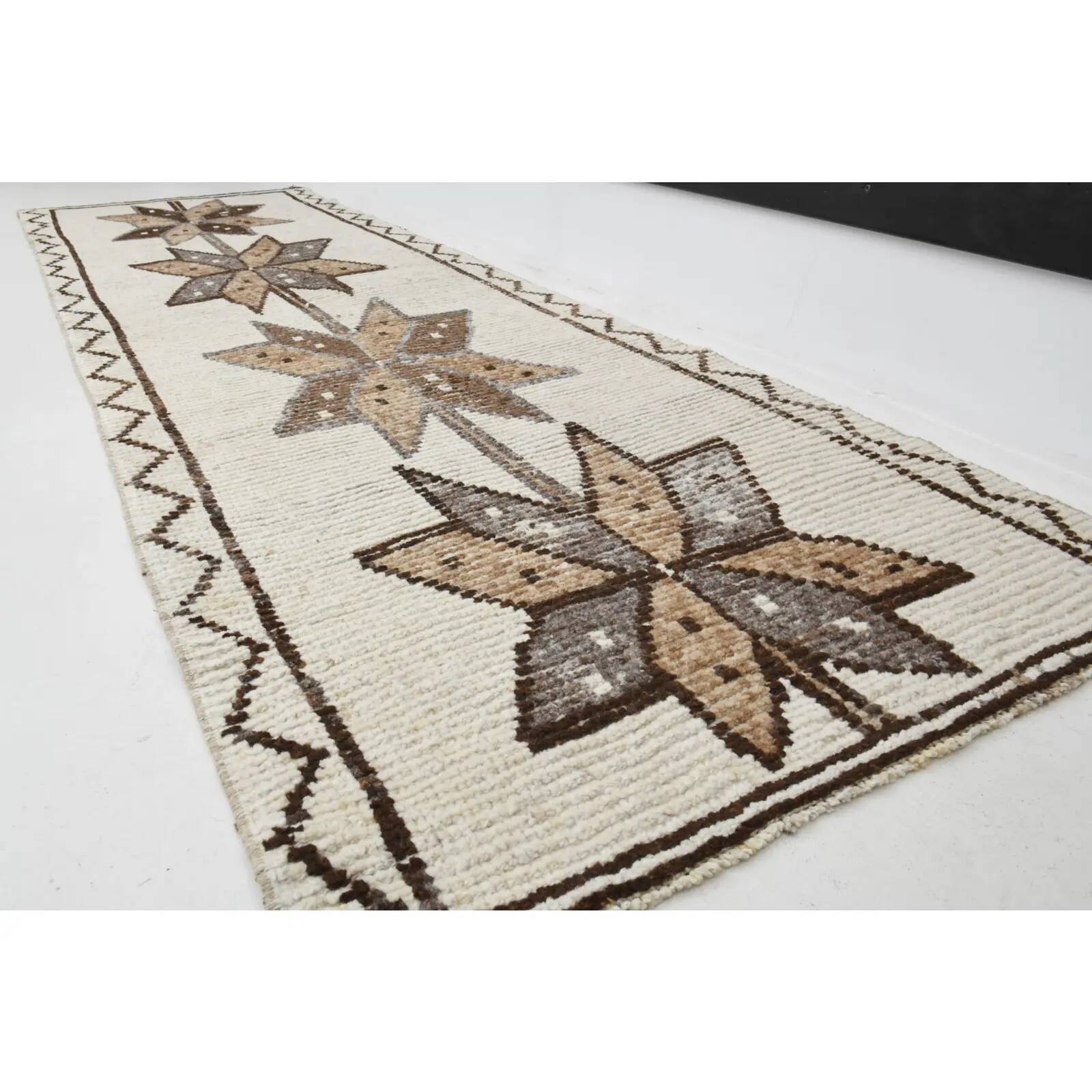 1970s vintage Turkish Oushak handmade wool cotton white runner rug 98x320