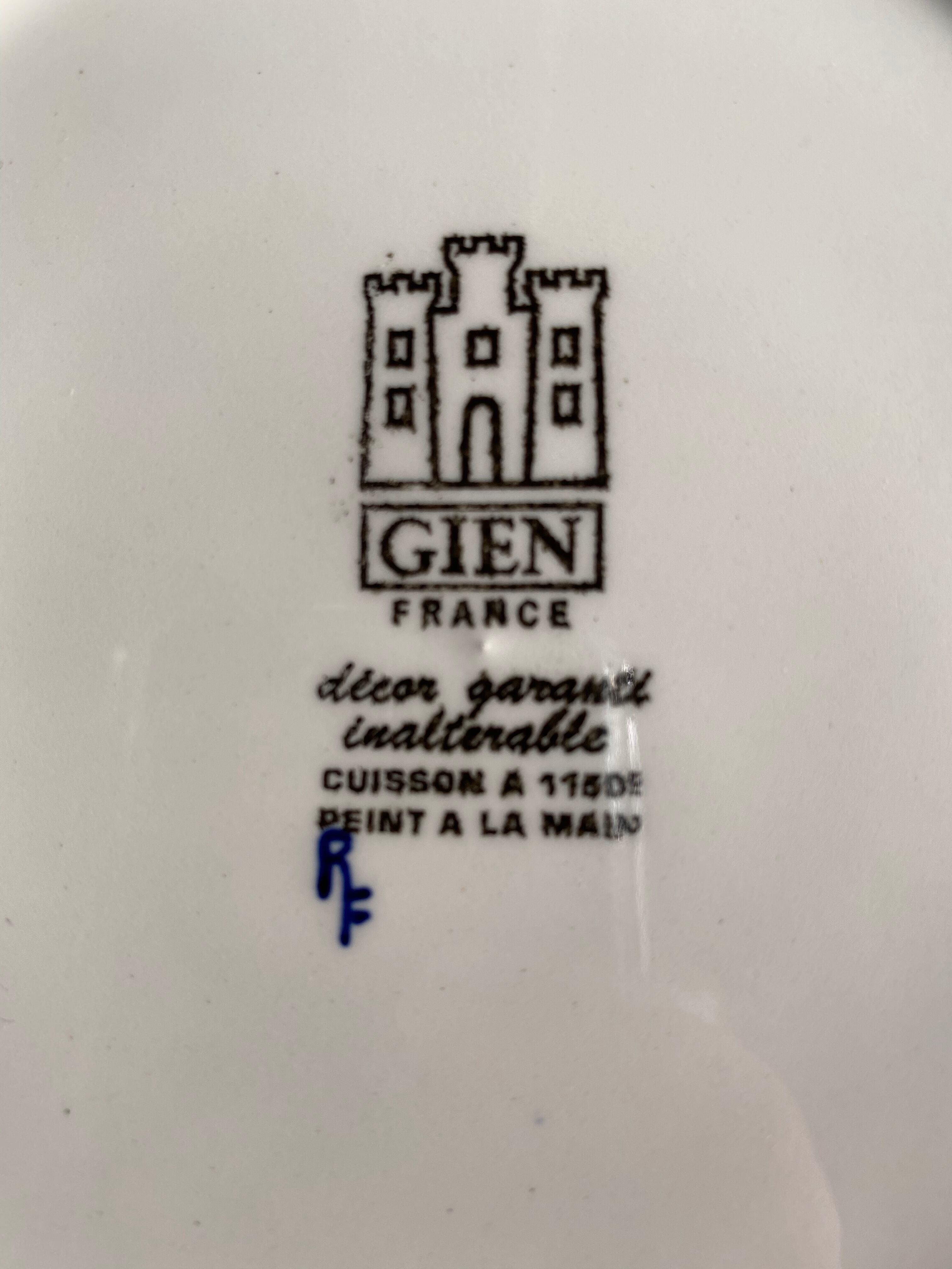 Assiette en porcelaine de Gien série Renaissance