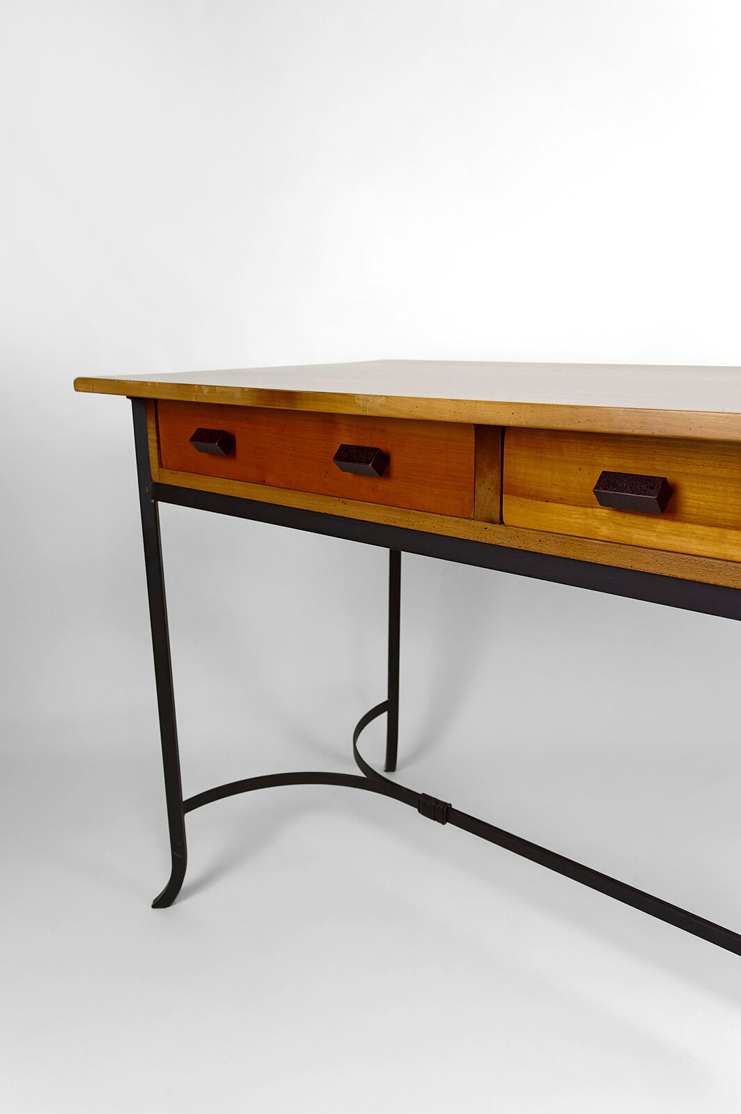 Bureau moderniste en merisier et fer forgé, circa 1980