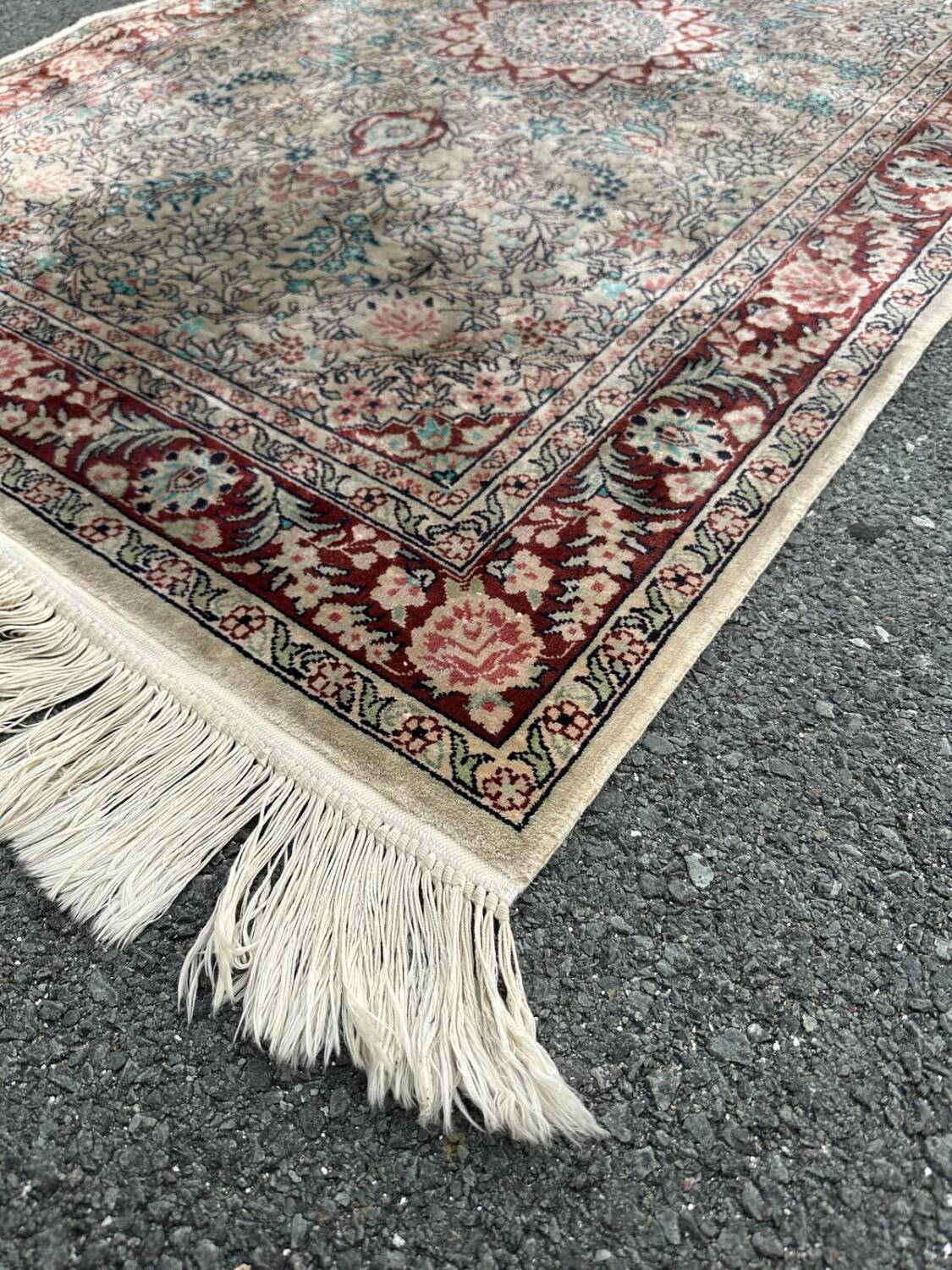 Persian rug in pure silk