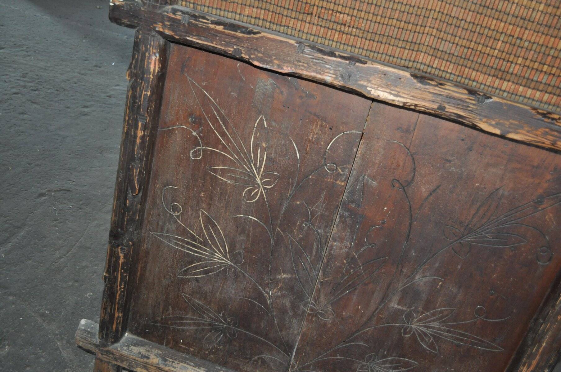 Large wall-mounted coat rack in solid brown pine, antique style circa 1900, height 210 cm.