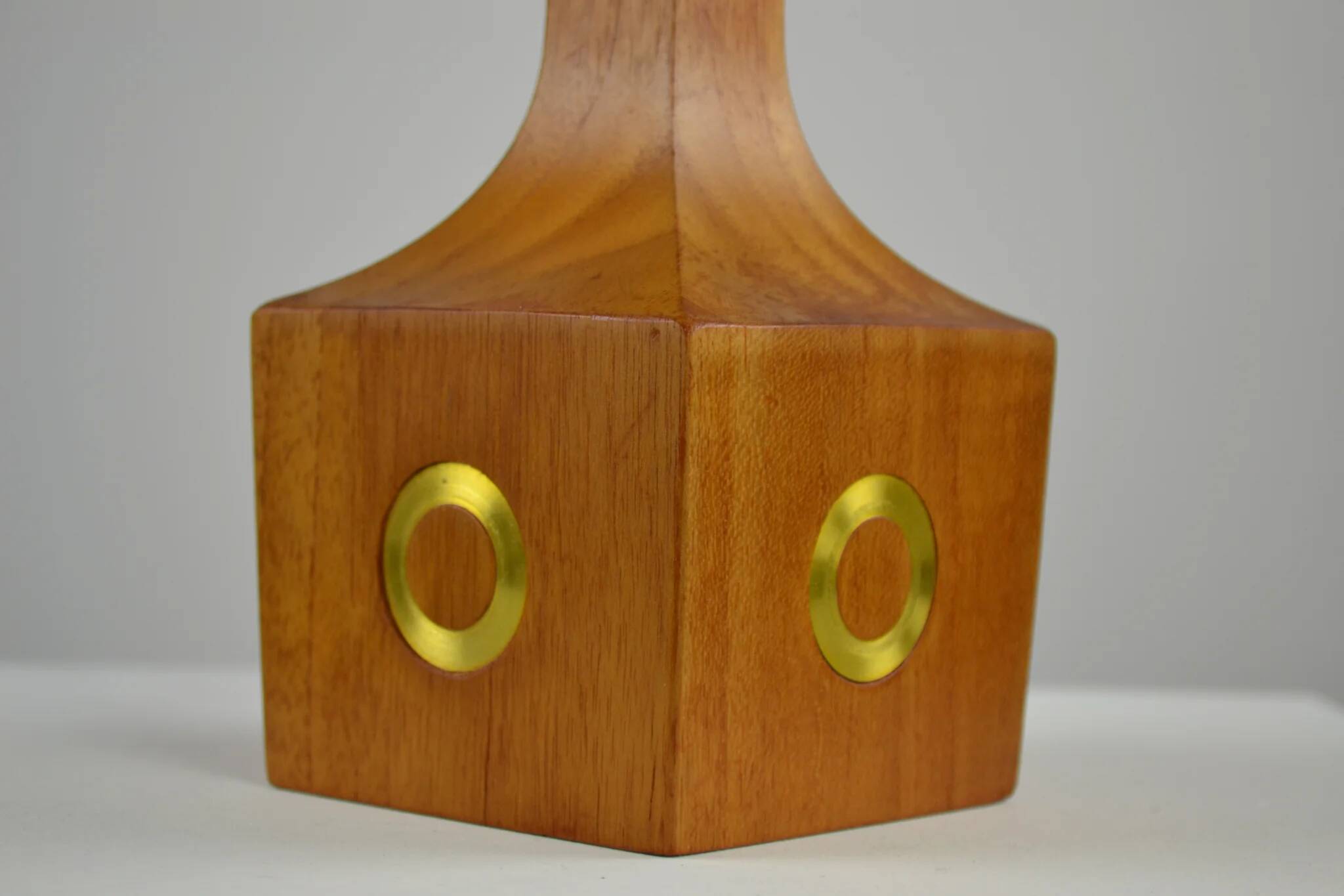 Lampe de table, teck et laiton, années 1960, Suède