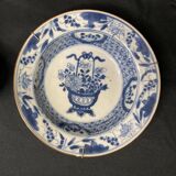 China, 18th century blue and white porcelain soup plate