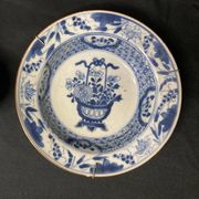China, 18th century blue and white porcelain soup plate