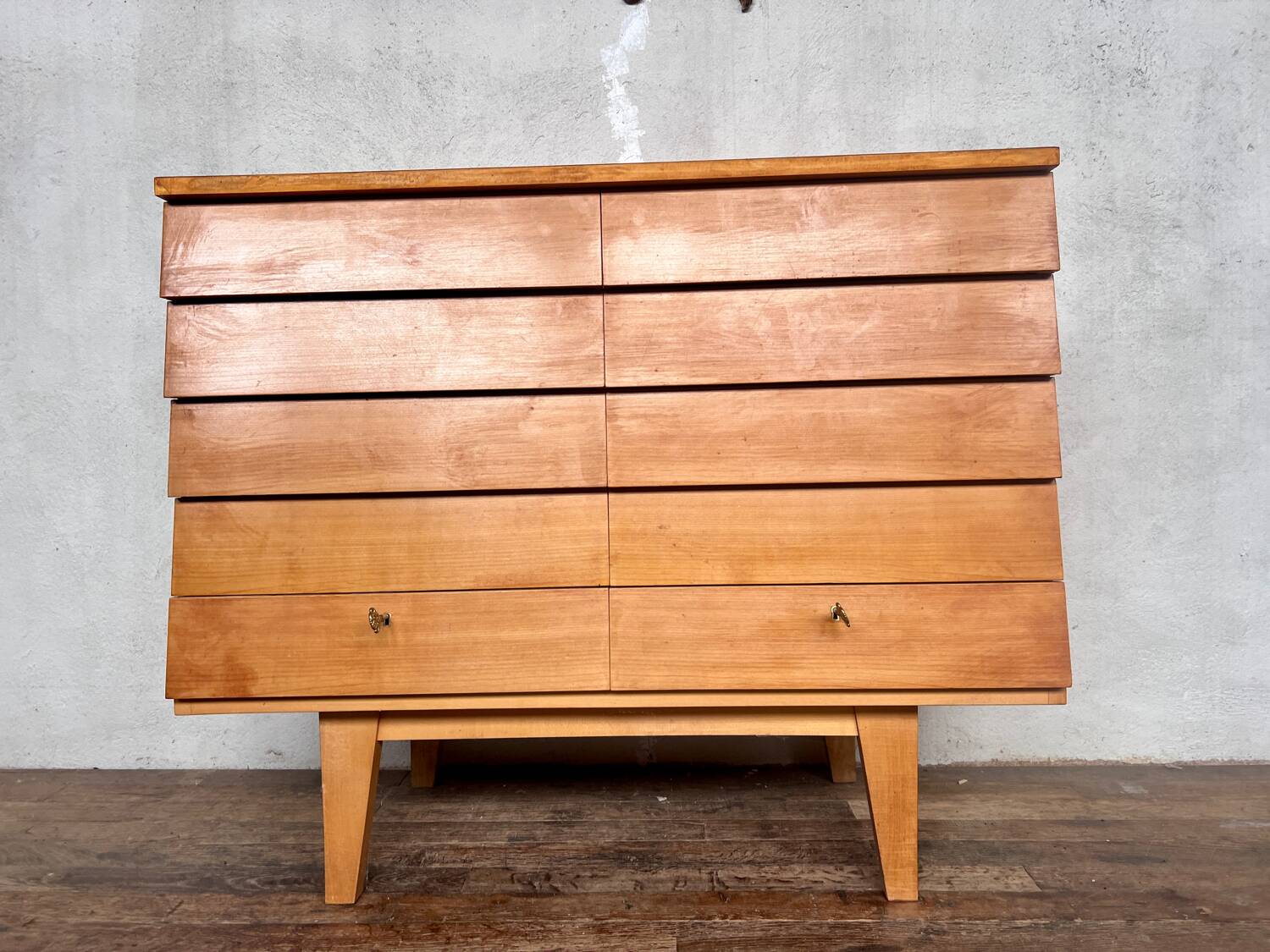 Covered storage unit / vintage silverware with compass feet