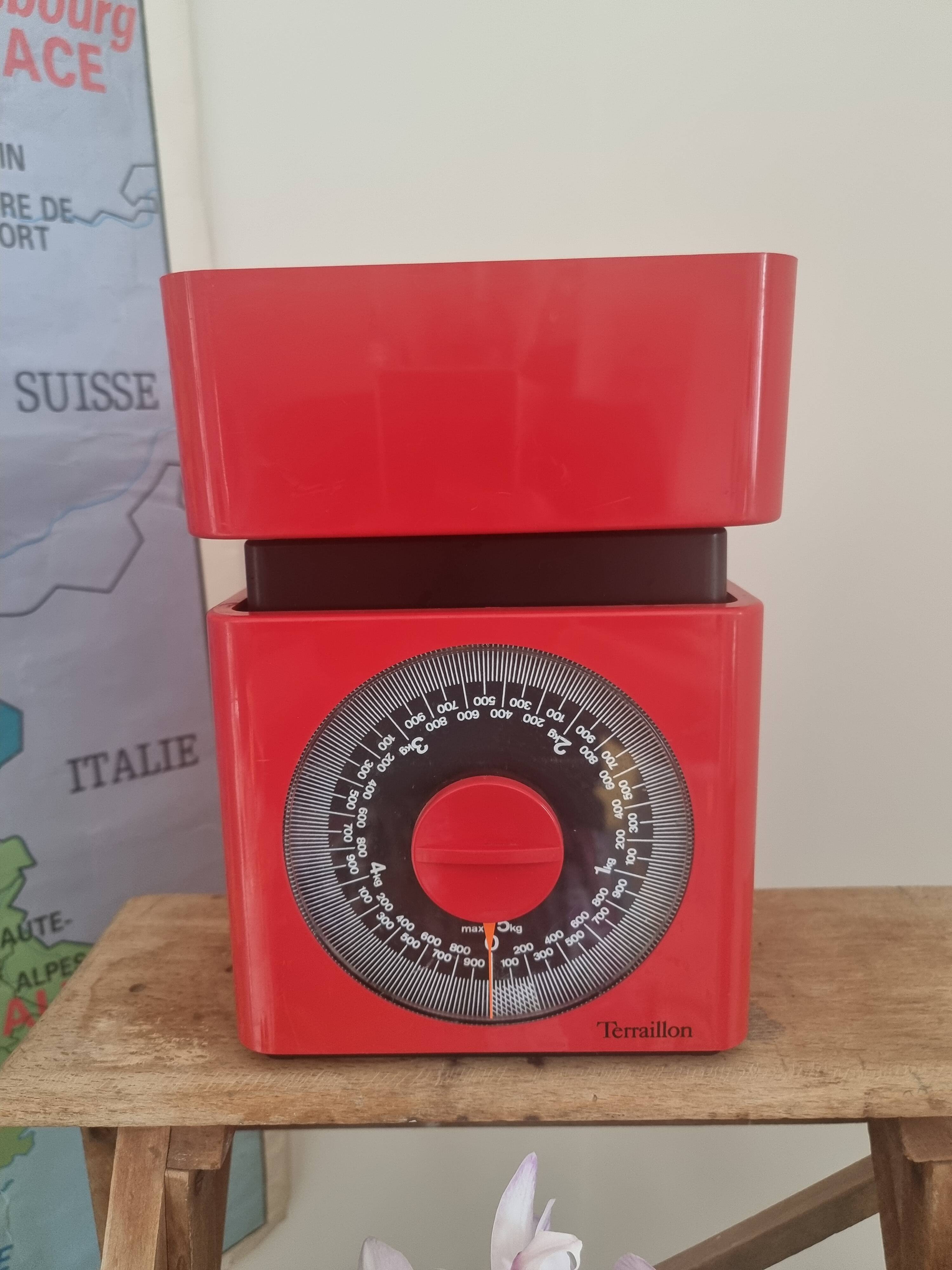 Vintage red Terraillon scale