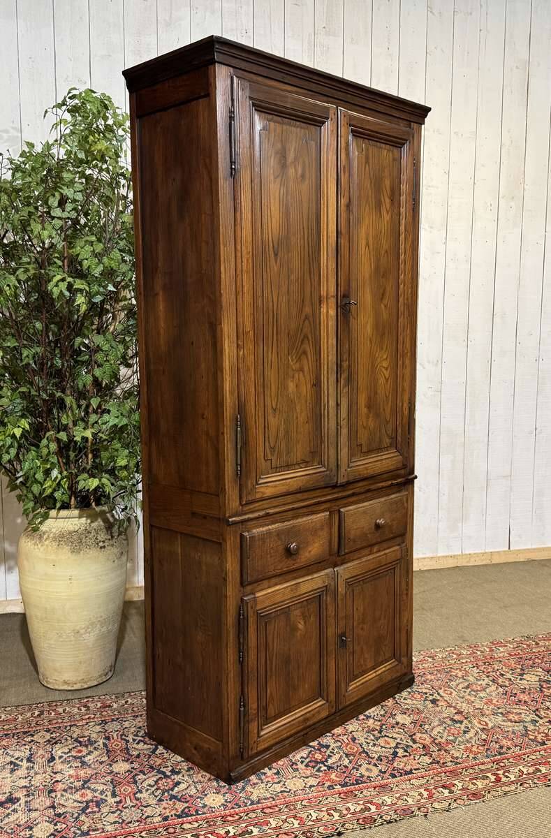 4-door buffet in chestnut from the late 19th century, originating from an old shop.