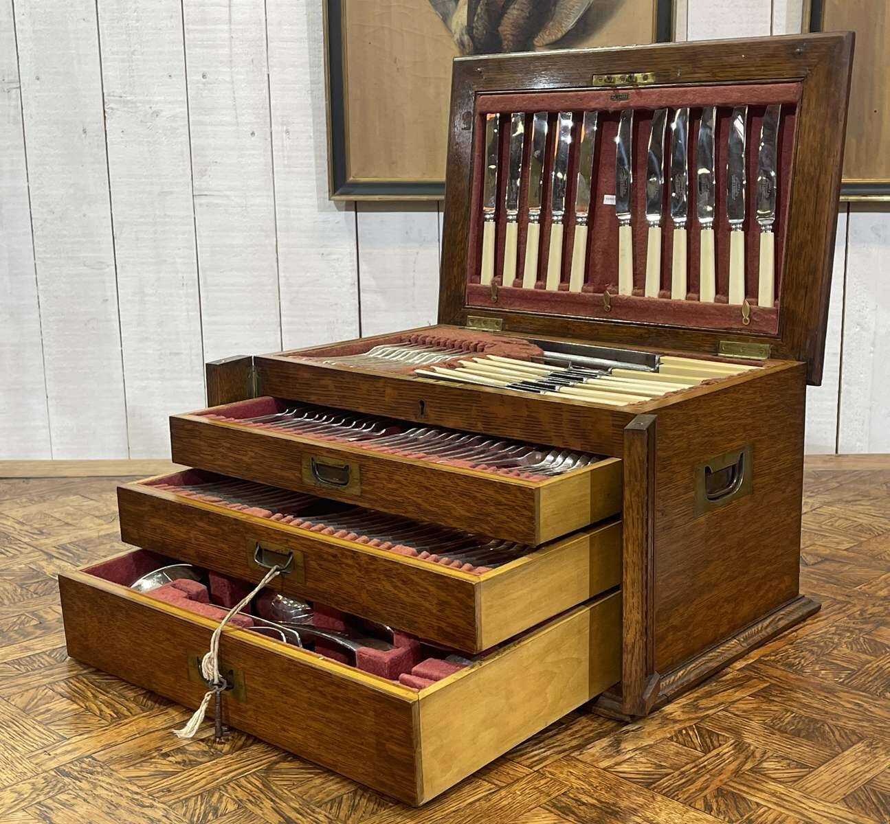 English silver-plated cutlery set in its oak box - early 20th century