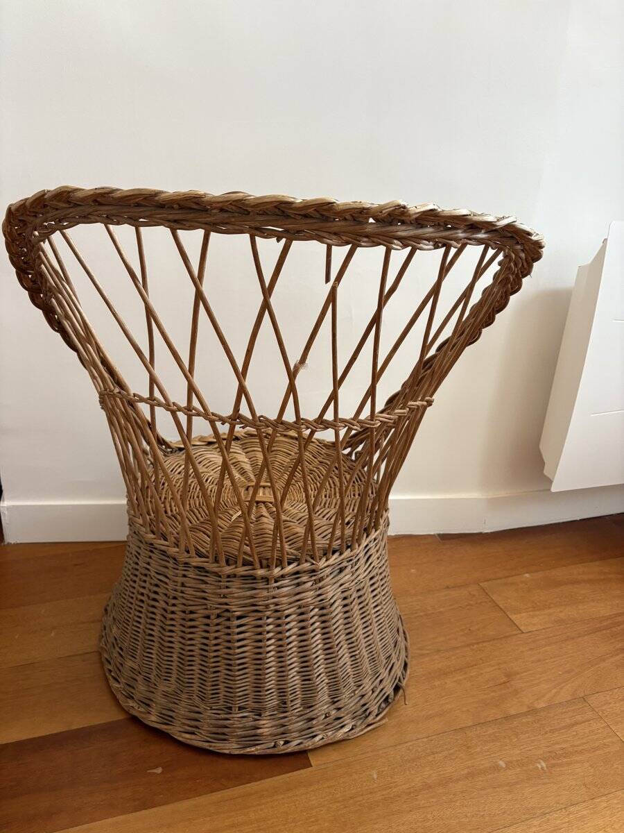 Chaise corbeille en rotin tressé