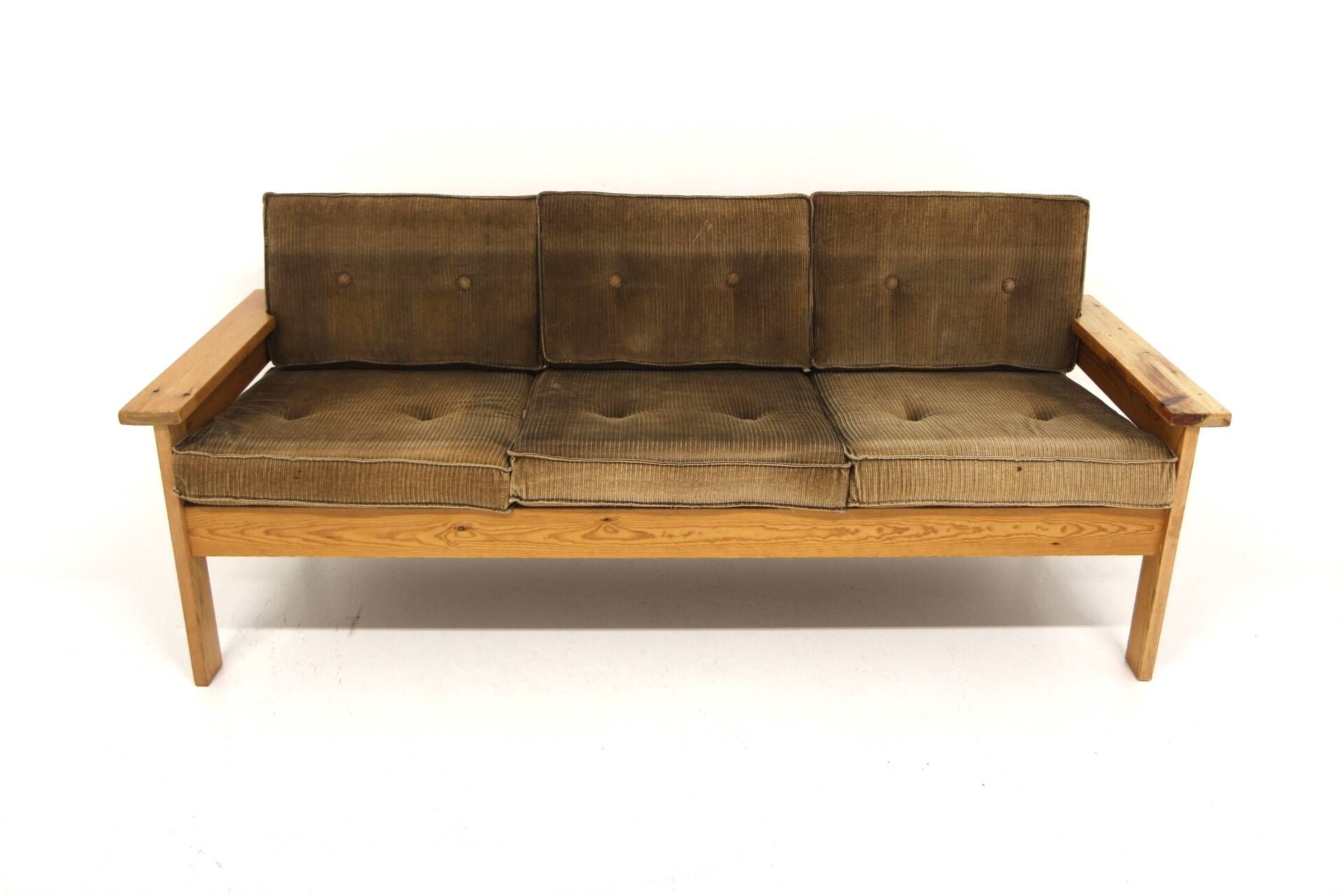 Scandinavian 3-seater sofa in pine and velvet, Sweden, 1970.