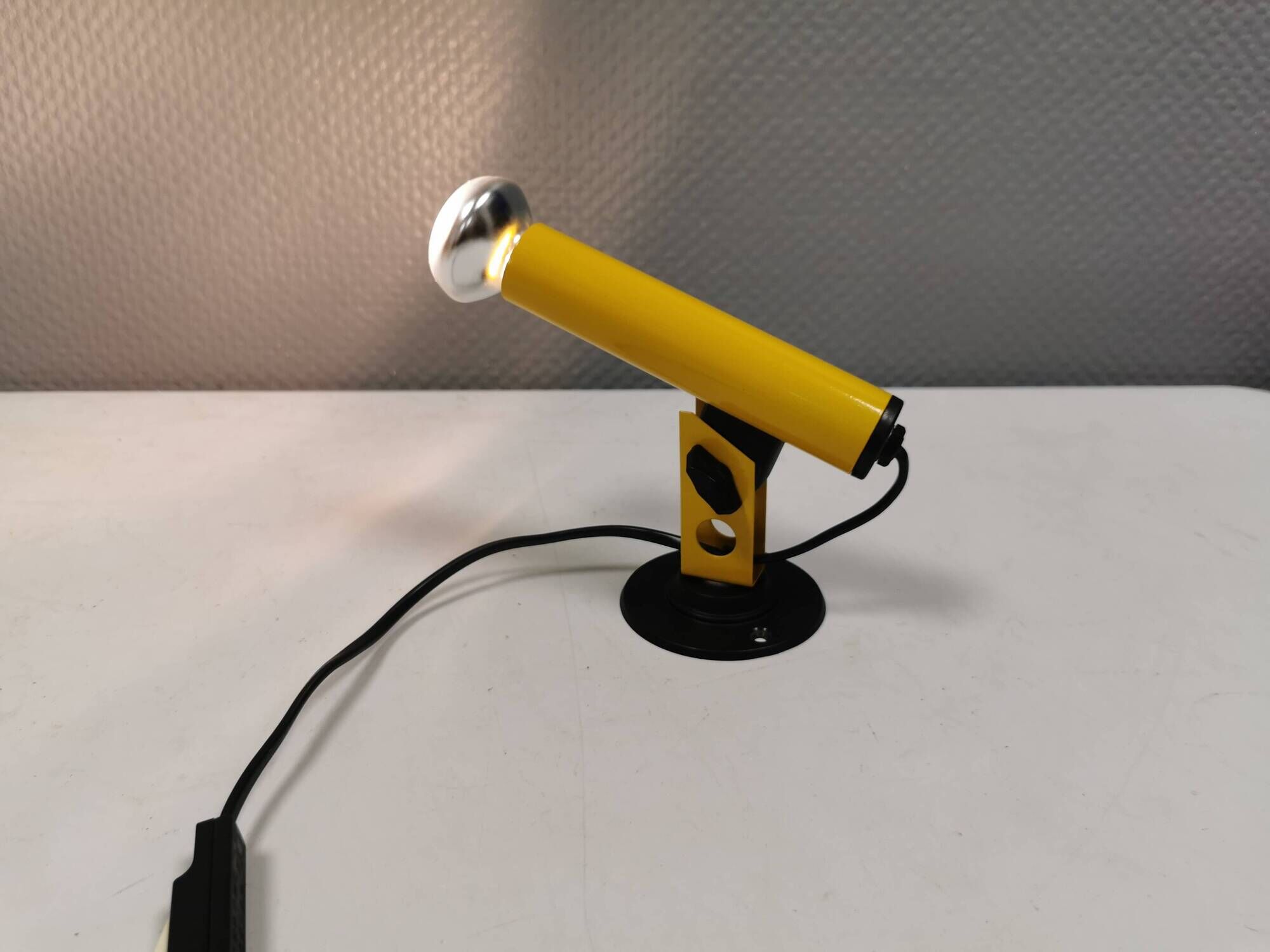 Small wall lamp in beautiful yellow color from Danish Nordlux 1980s.