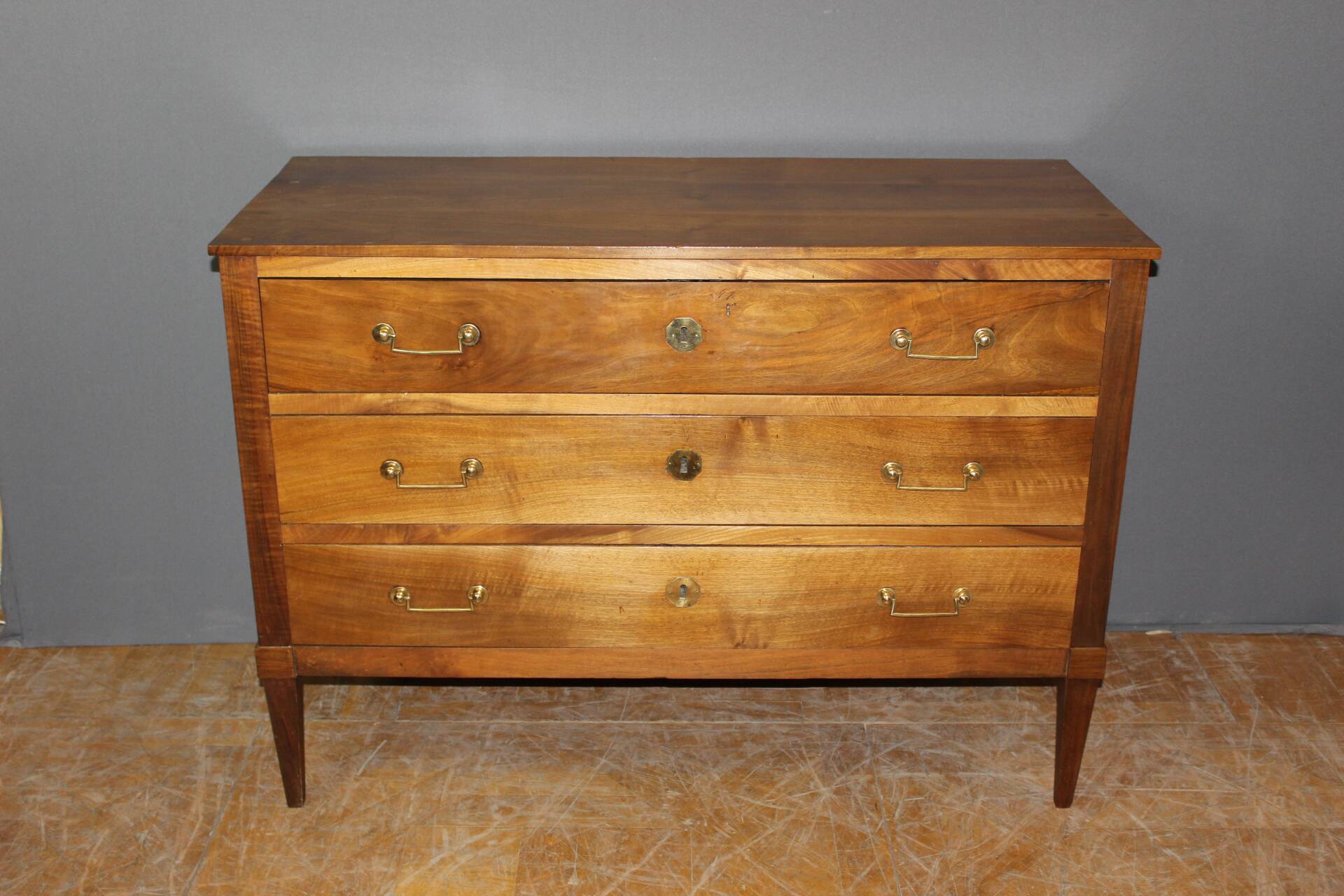Commode Directoire en noyer début XIX