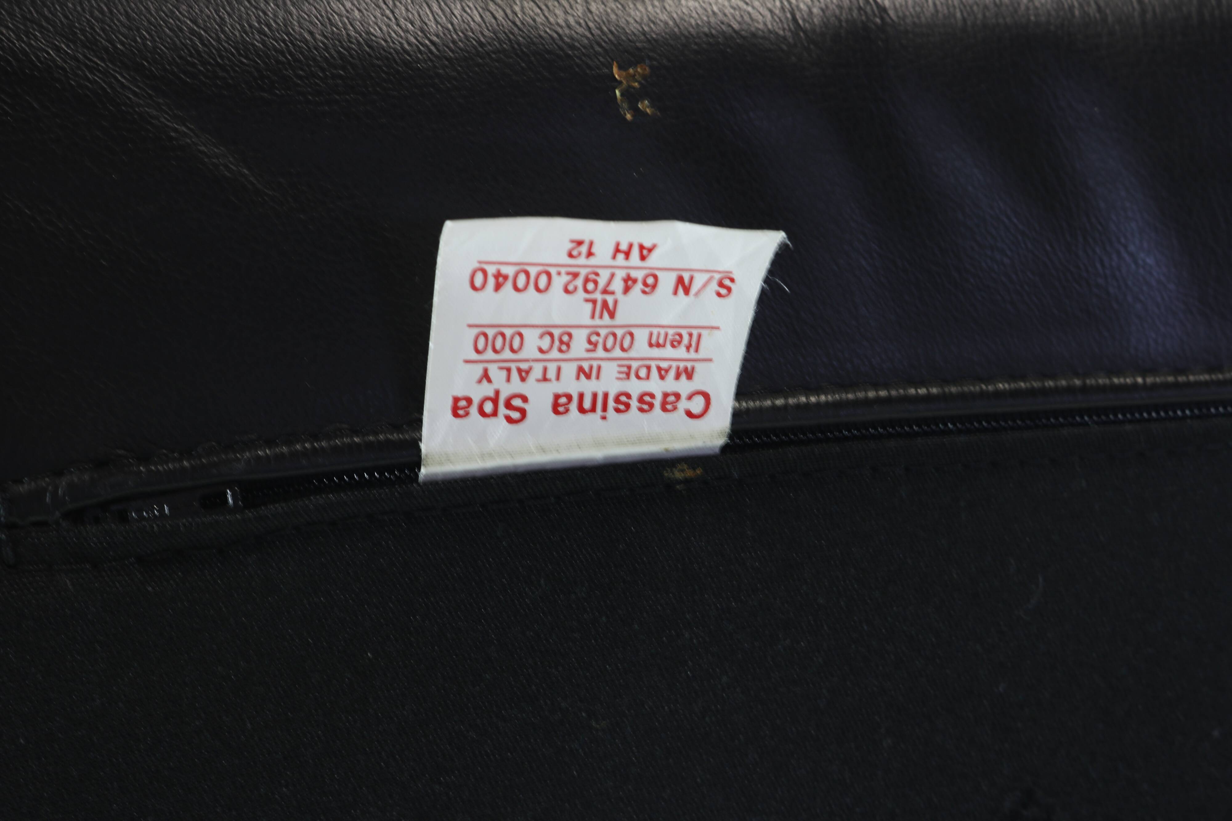 Beautiful designed black leather LC5 three seater sofa by Cassina