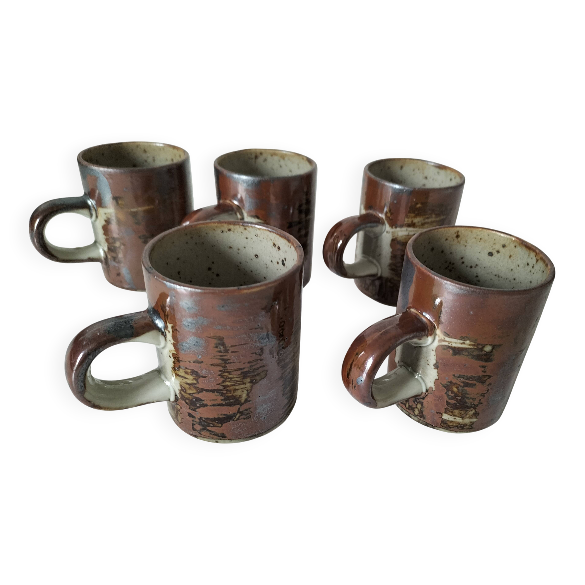 6 tasses en grès moucheté et décor émaillé