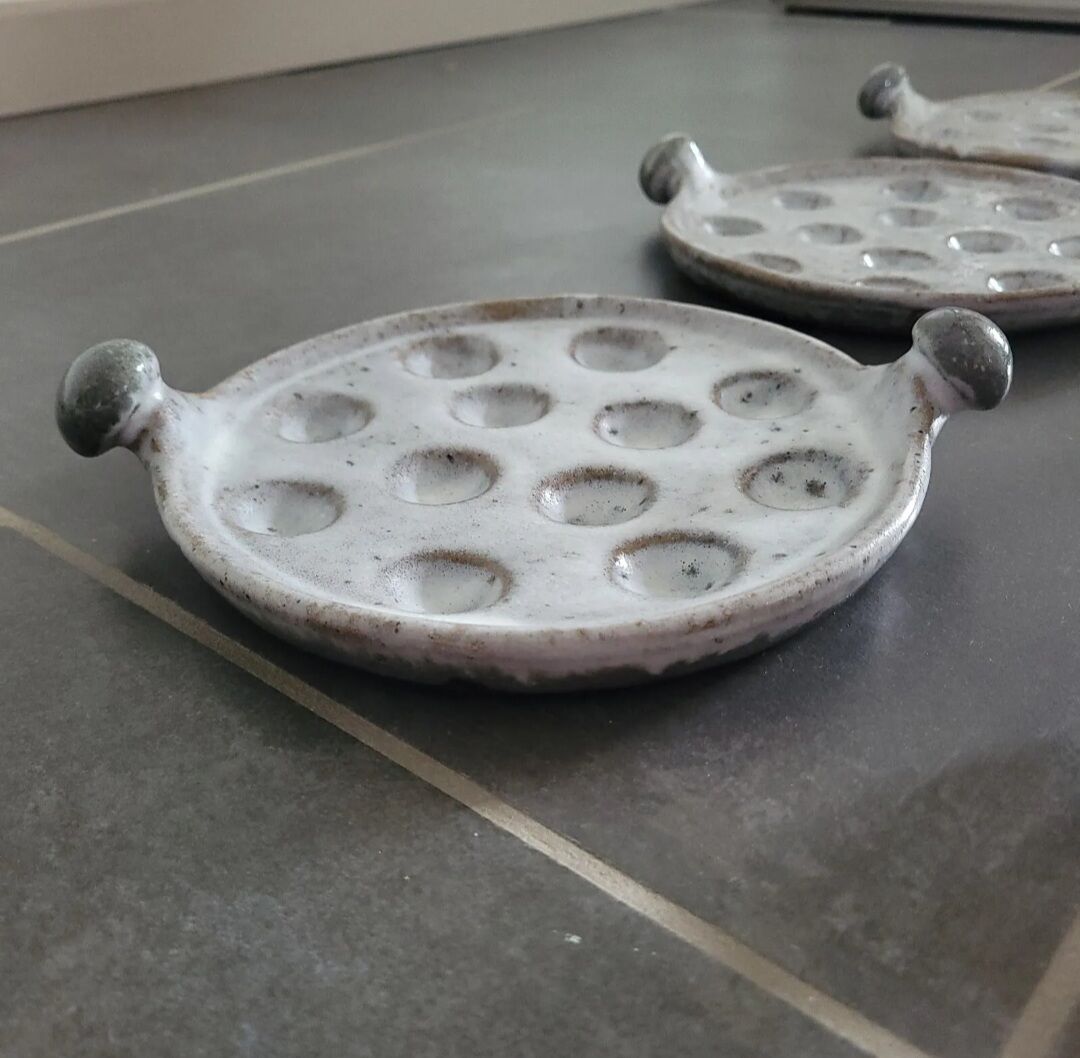 6 ceramic snail plates