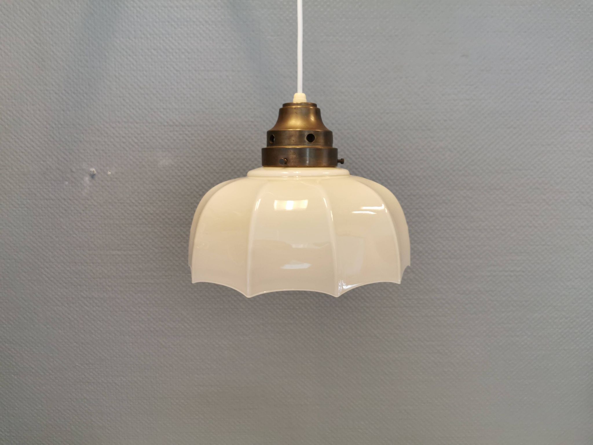 "Umbrella lamp" Danish and from the 1940s-1950s in beautiful cream colour with brass top.