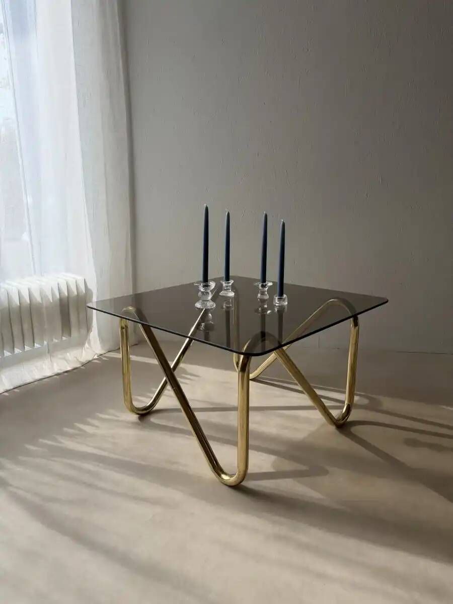 Coffee table with smoked glass and curved metal base