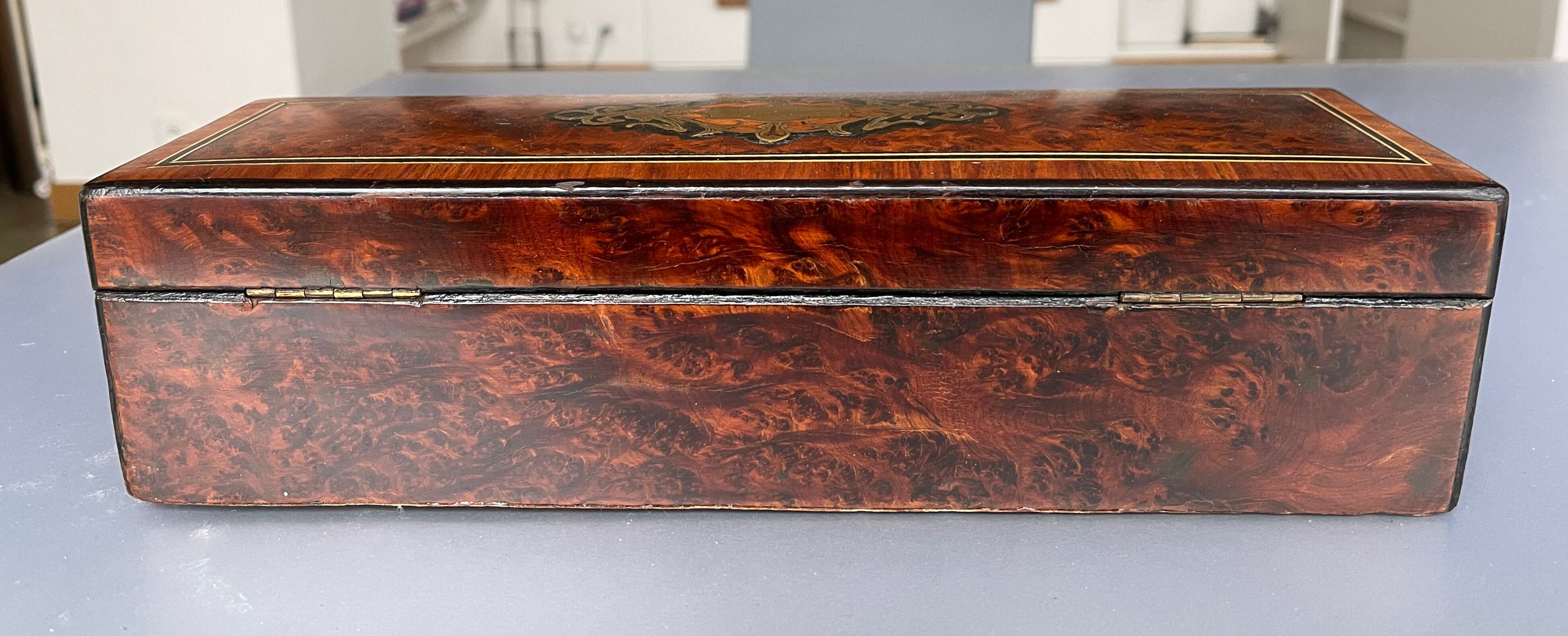 Inlaid N III glove box