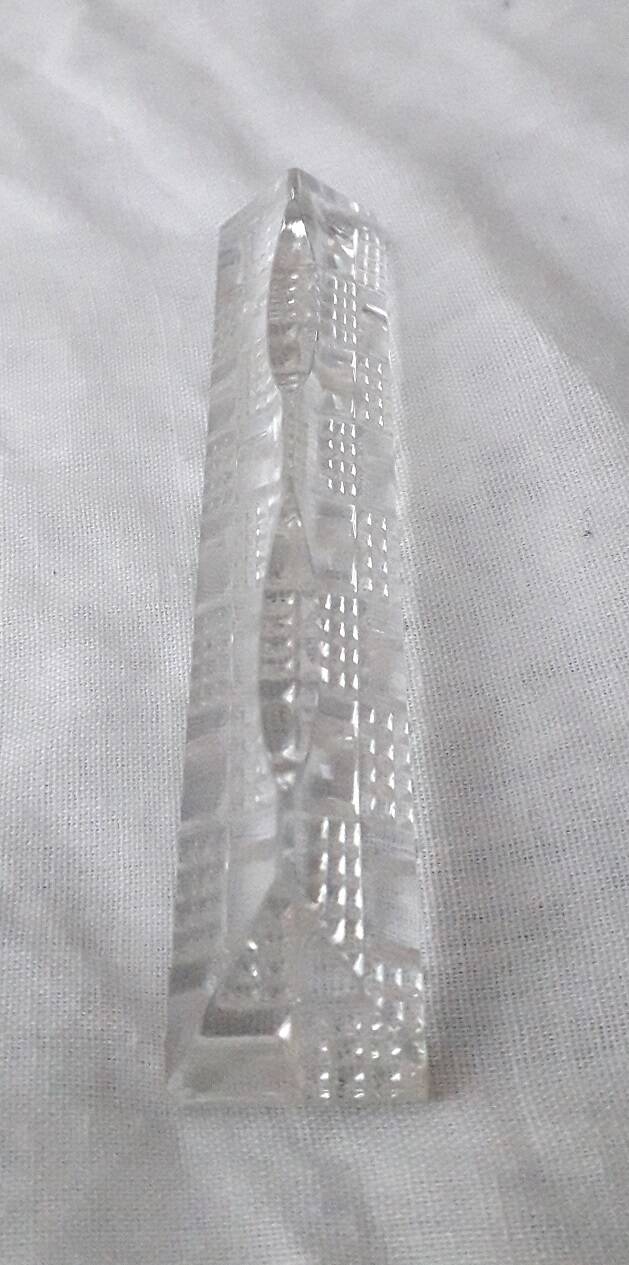 Crystal knife rest