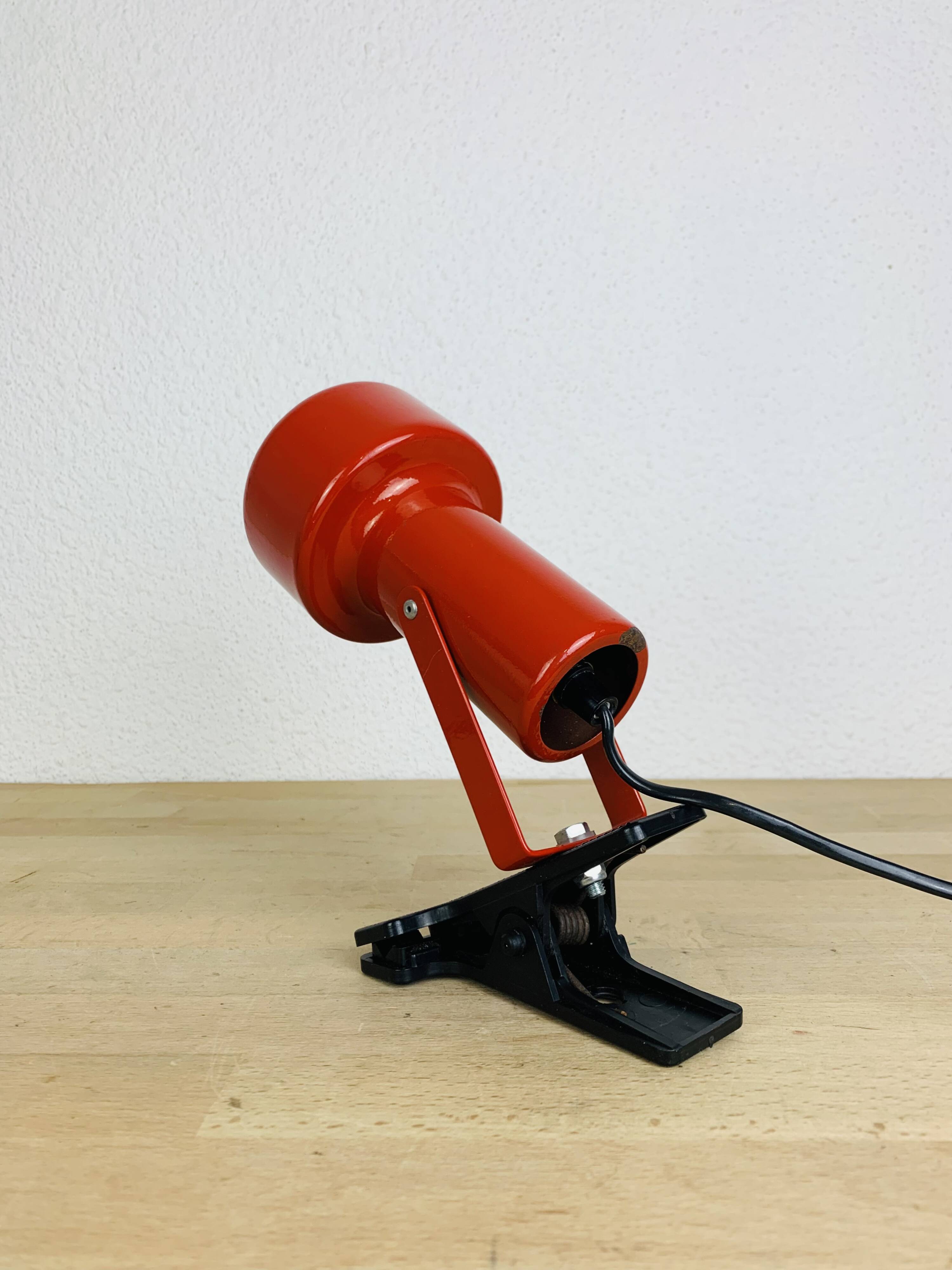 Applique spot pince rouge vintage