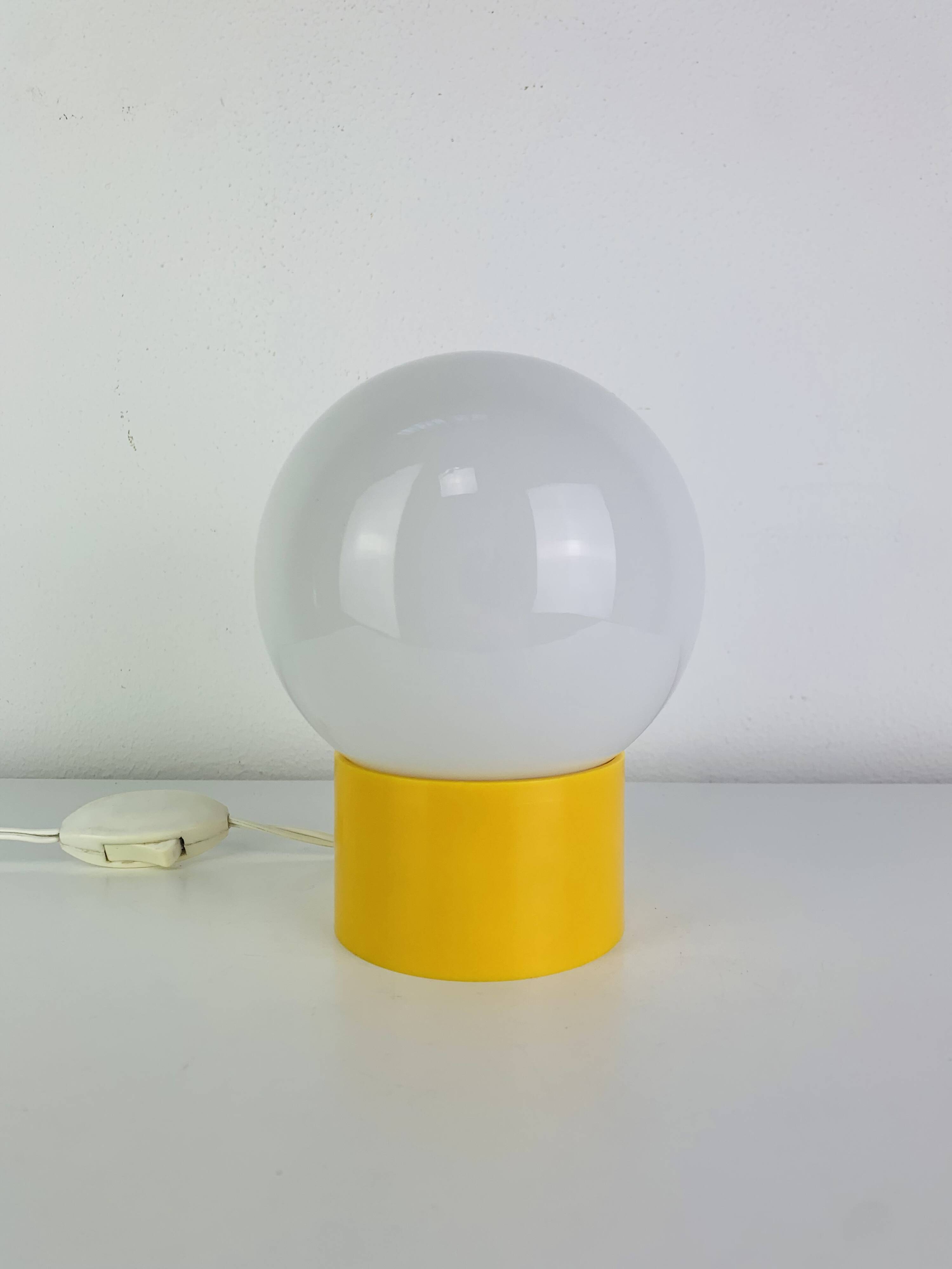 Space Age ball lamp, opaline with a yellow base, 1960s.