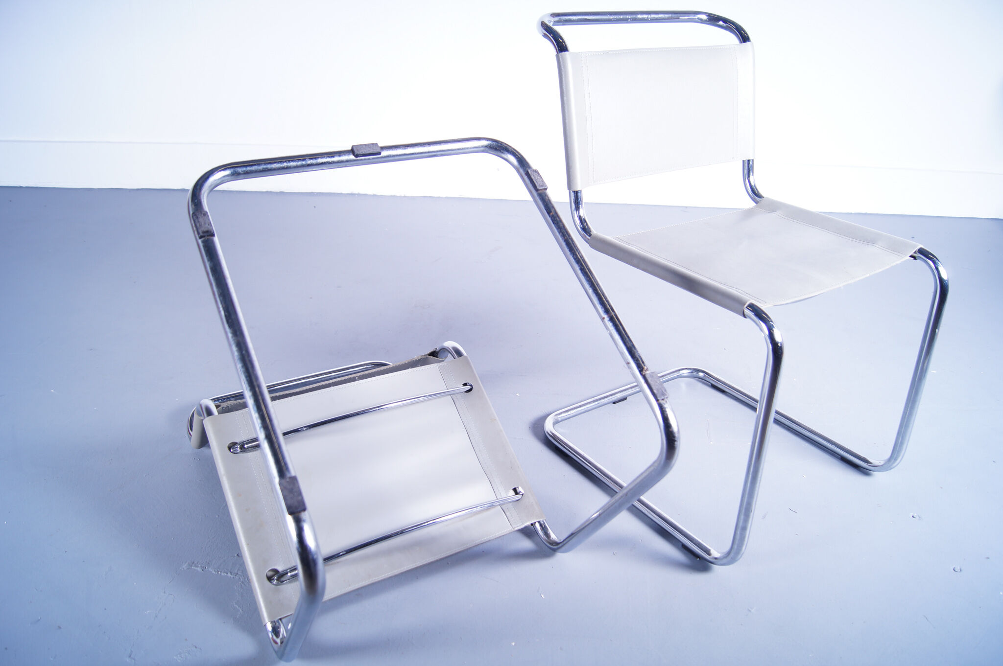 Set of 2  italian grey leather cantilever seats