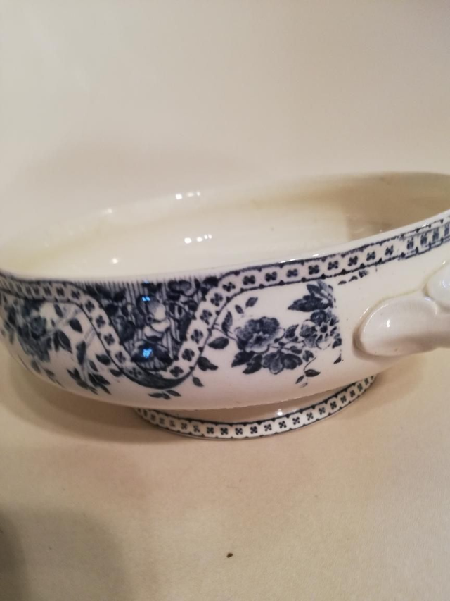 Soup tureen