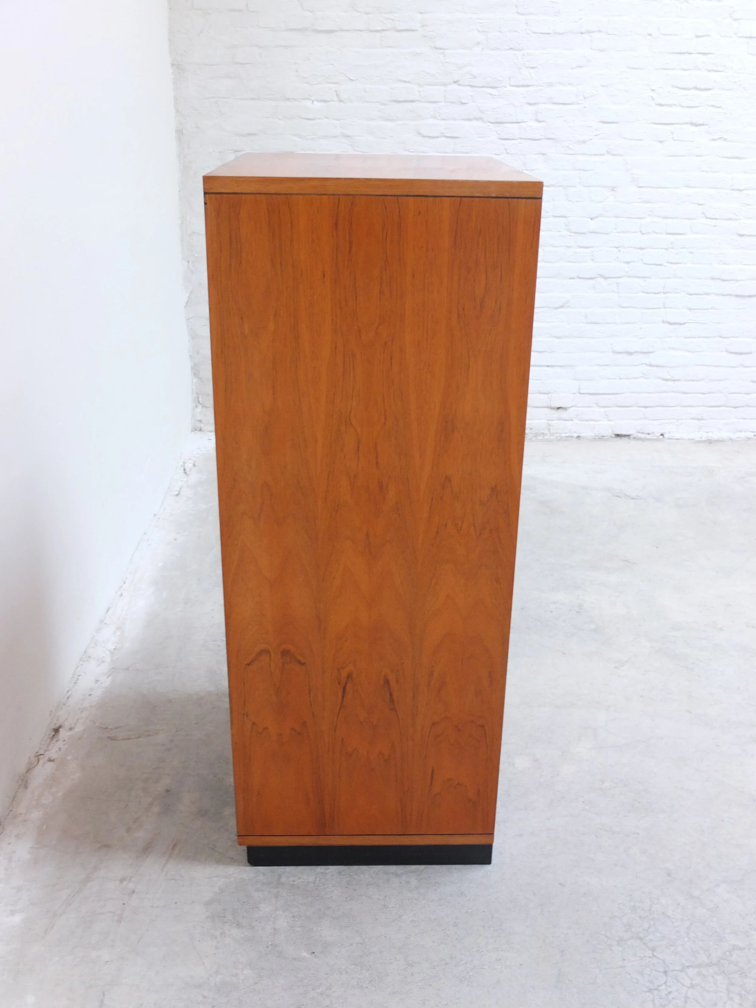 Commode haute par Alfred Hendrickx pour Belform, années 1960.