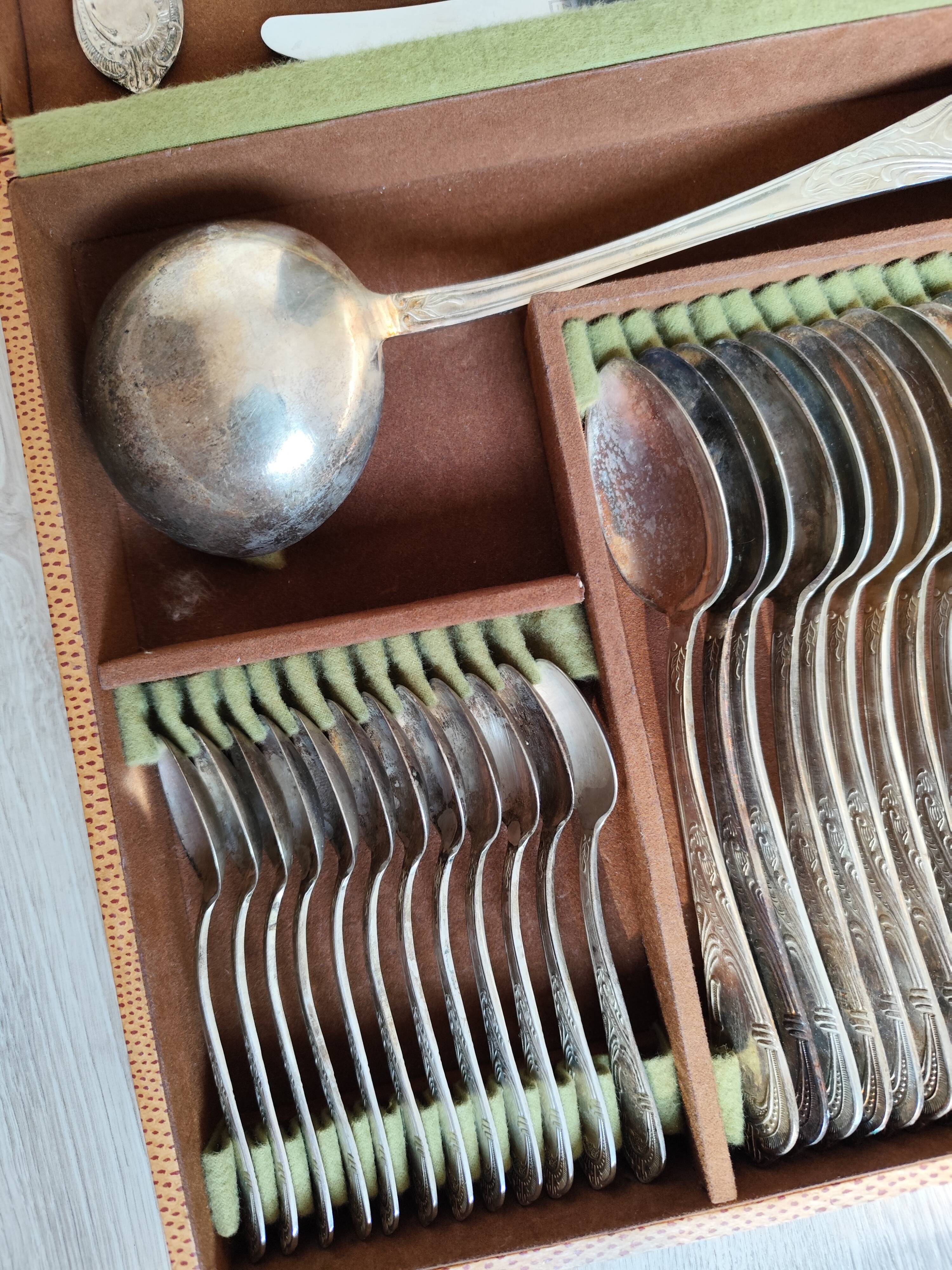 Grande ménagère 12 personnes vintage 51 pièces ARG 008