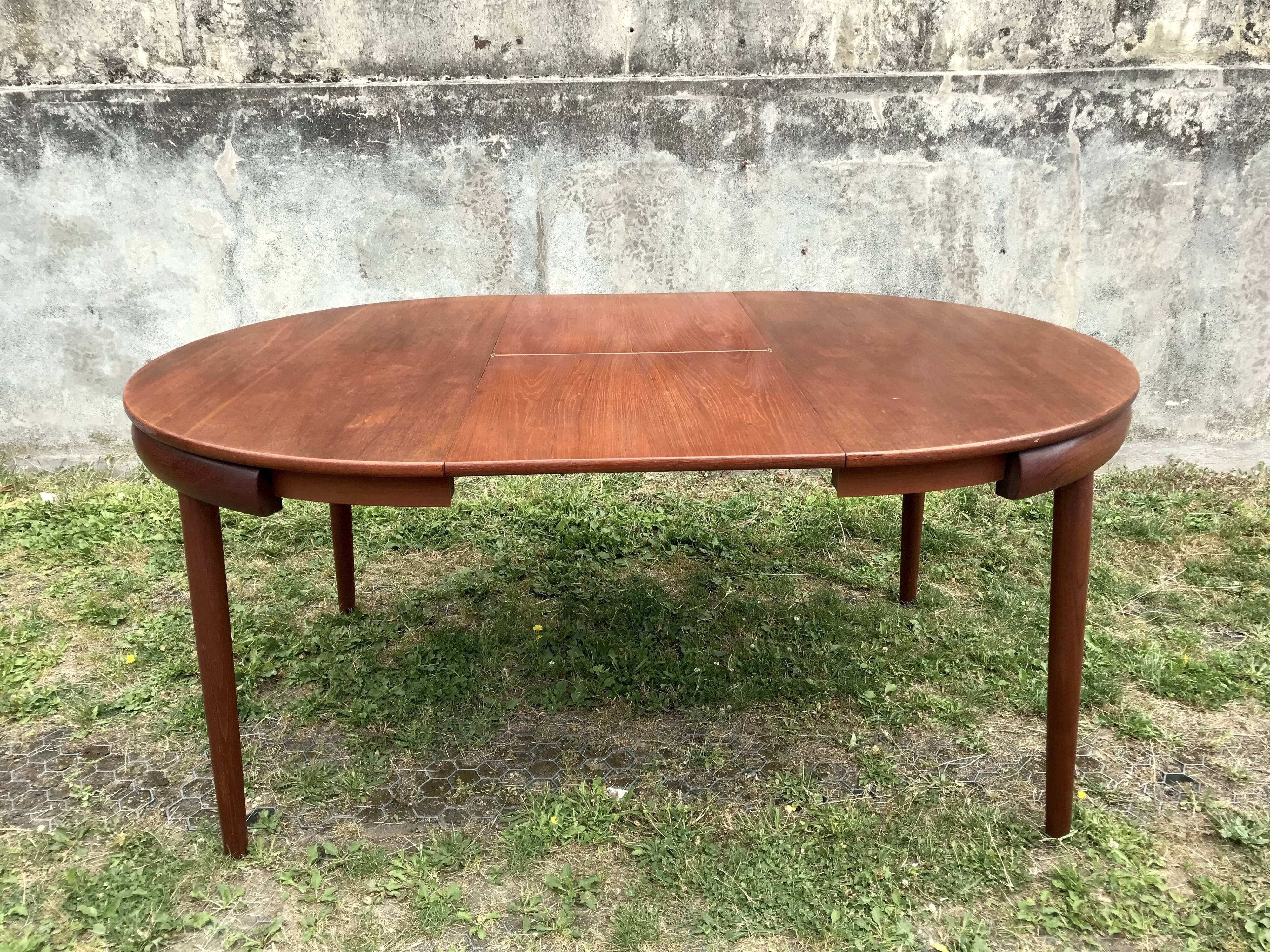 Table and 2 chairs Hans Olsen