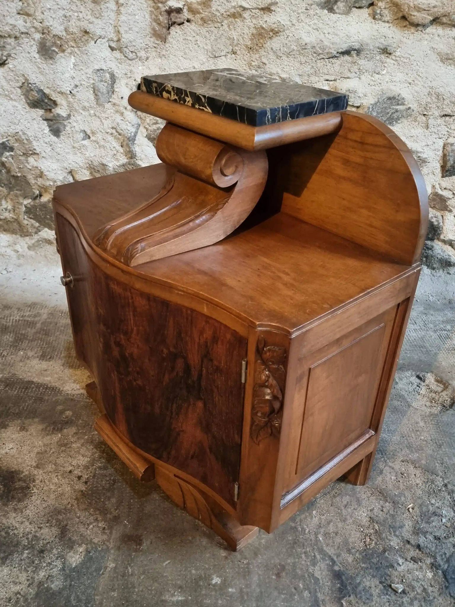 Table de chevet Art Déco française avec dessus en marbre, vers 1930
