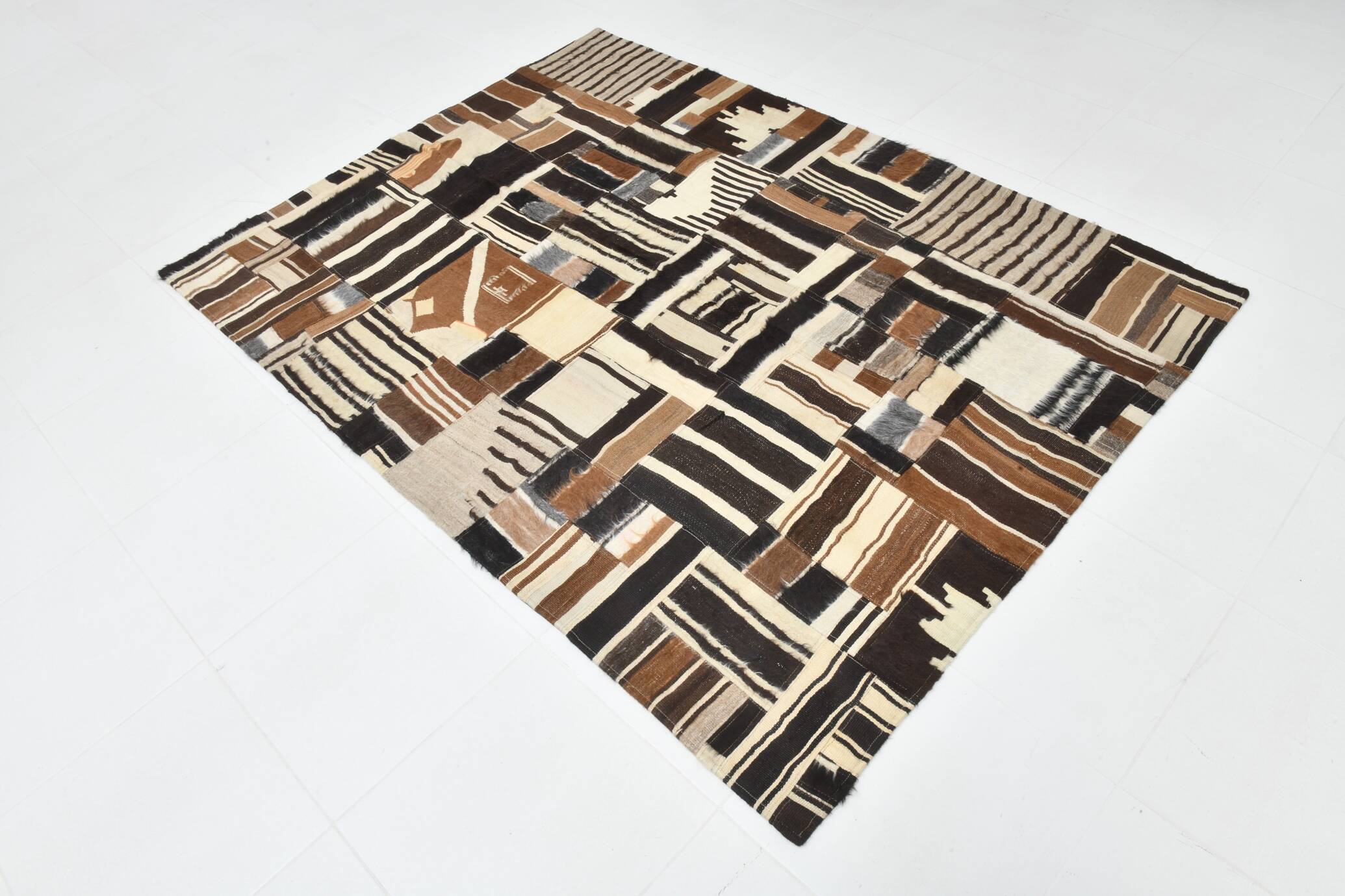 5x7 Brown & Cream Handmade Vintage Kilim Rug, 149x200Cm