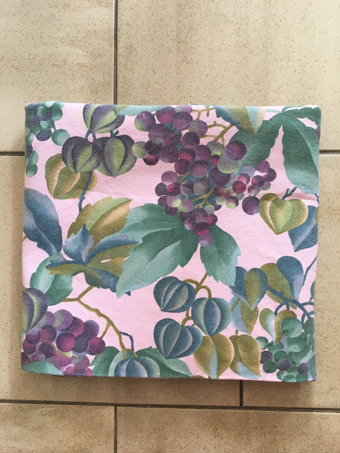 Tablecloth vintage cotton grapes