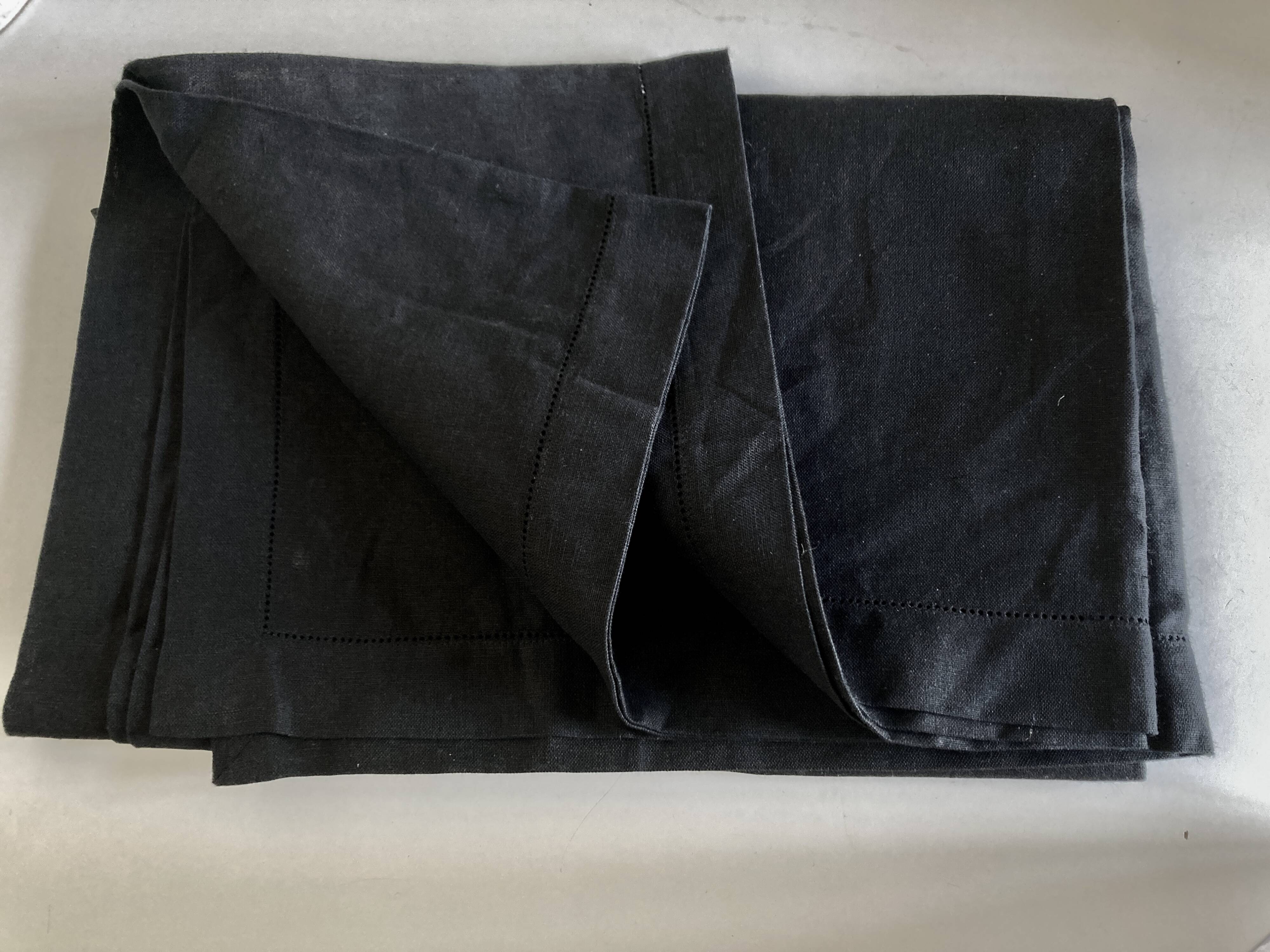 Black linen tablecloth Le Bon Marché