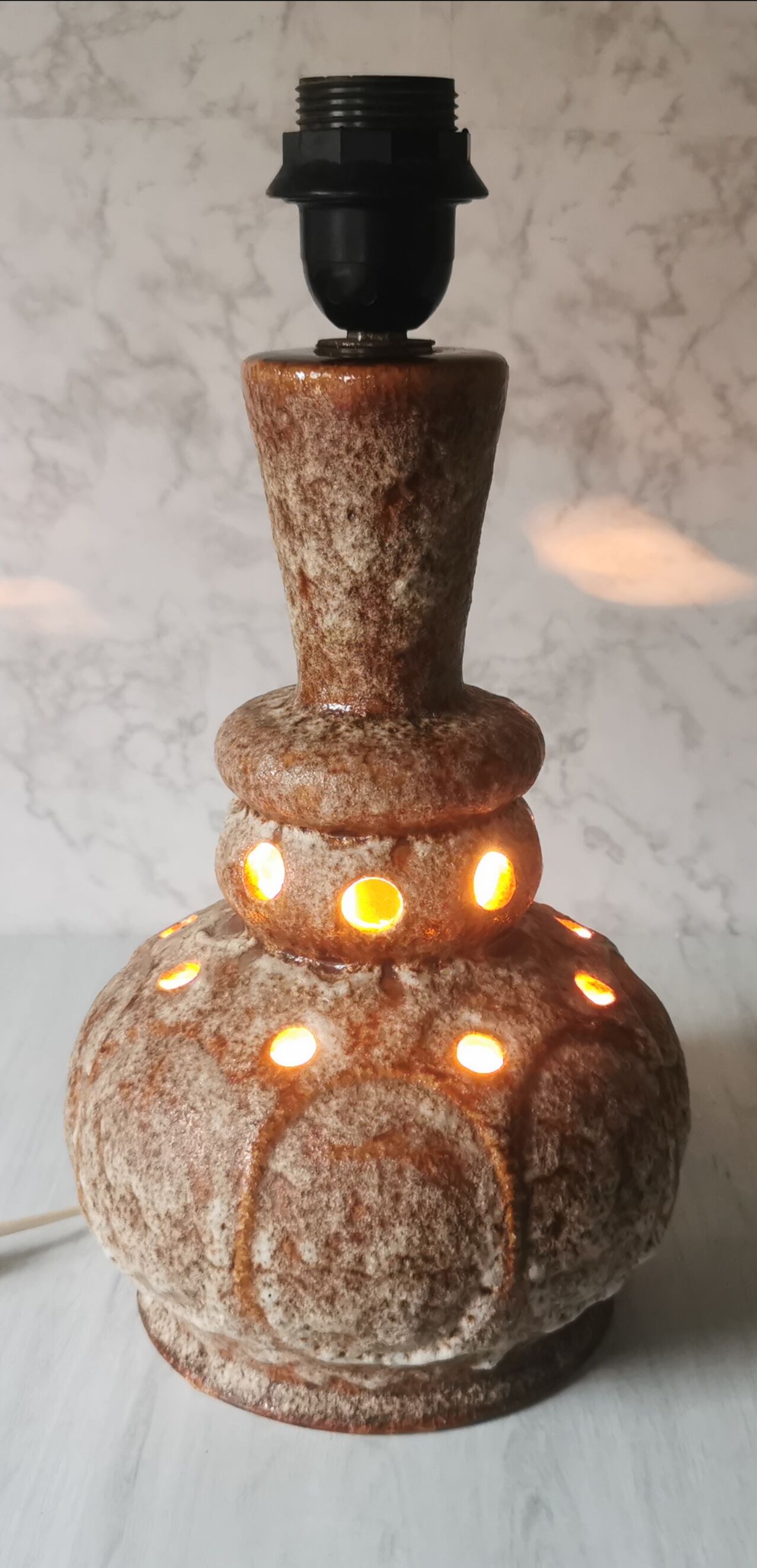 Ceramic lamp foot