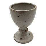 Verre sur pied en grès blanc nacré avec tâches noirs