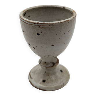 Glass on foot in pearly white stoneware with black spots