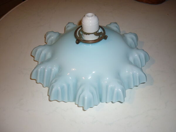 Suspension opaline drapée des années 30 bleue et blanche