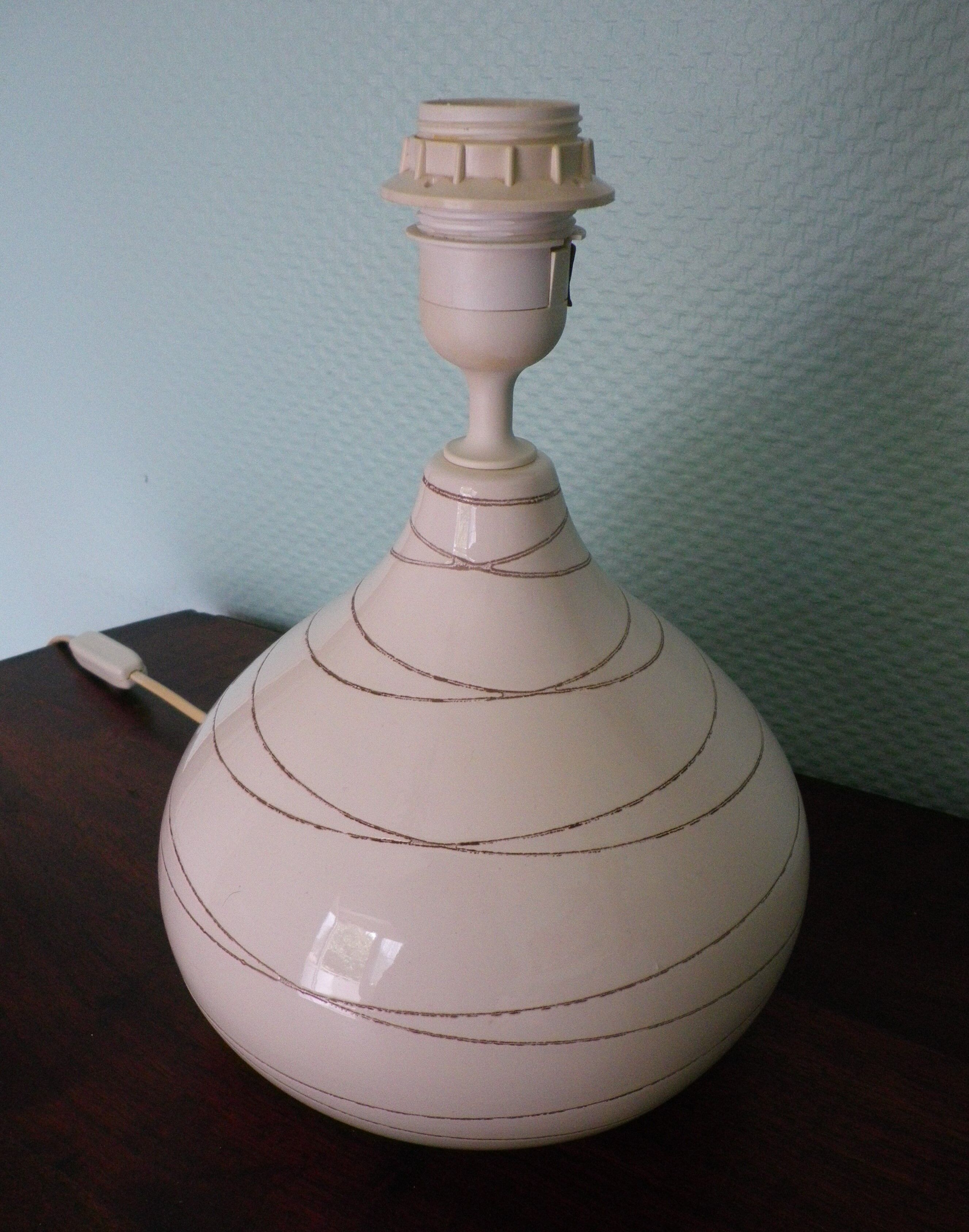 Enamelled ceramic lamp foot