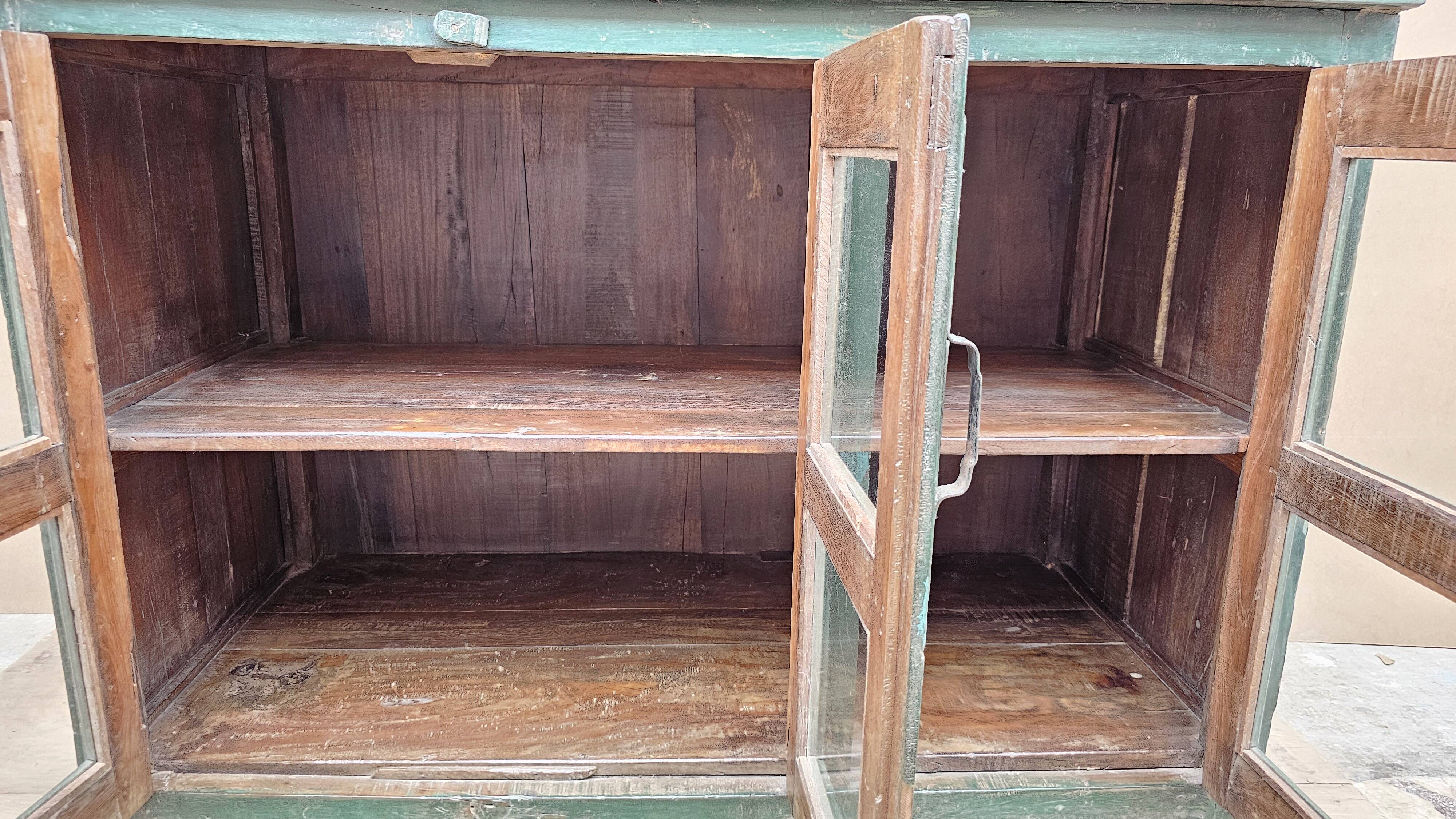 Ancien buffet vitré en teck birman