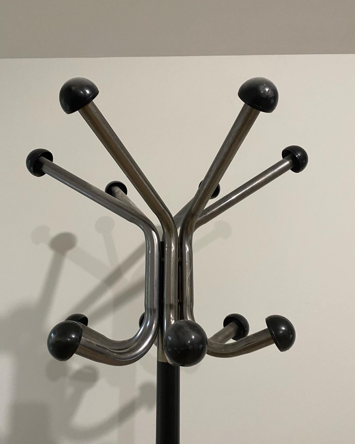 Metal parrot coat rack