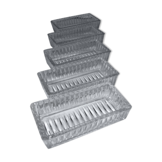 5 moulded and serrated glass ramekins