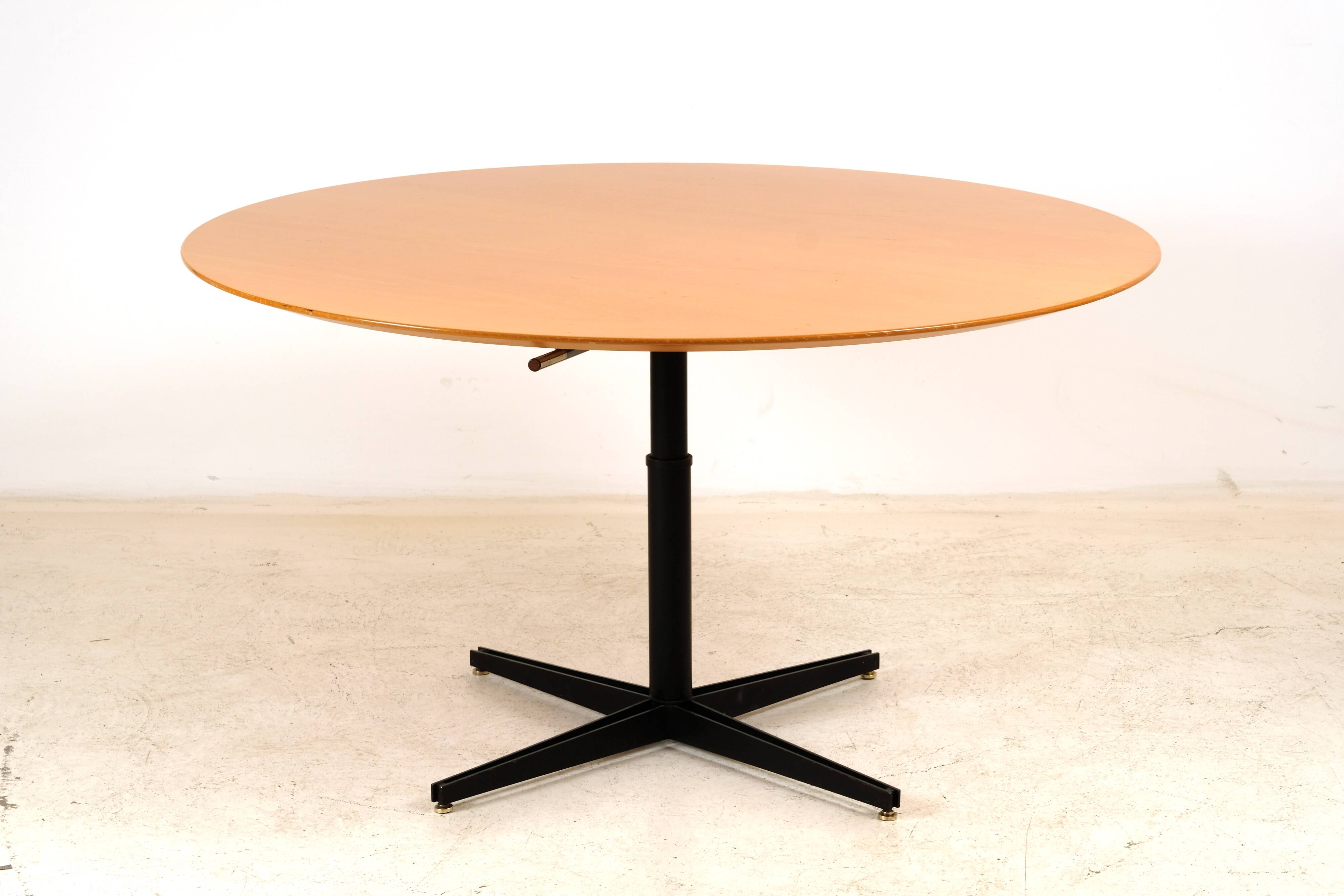 Table D.130cm T41 Tecno by Osvaldo Borsani 1960s