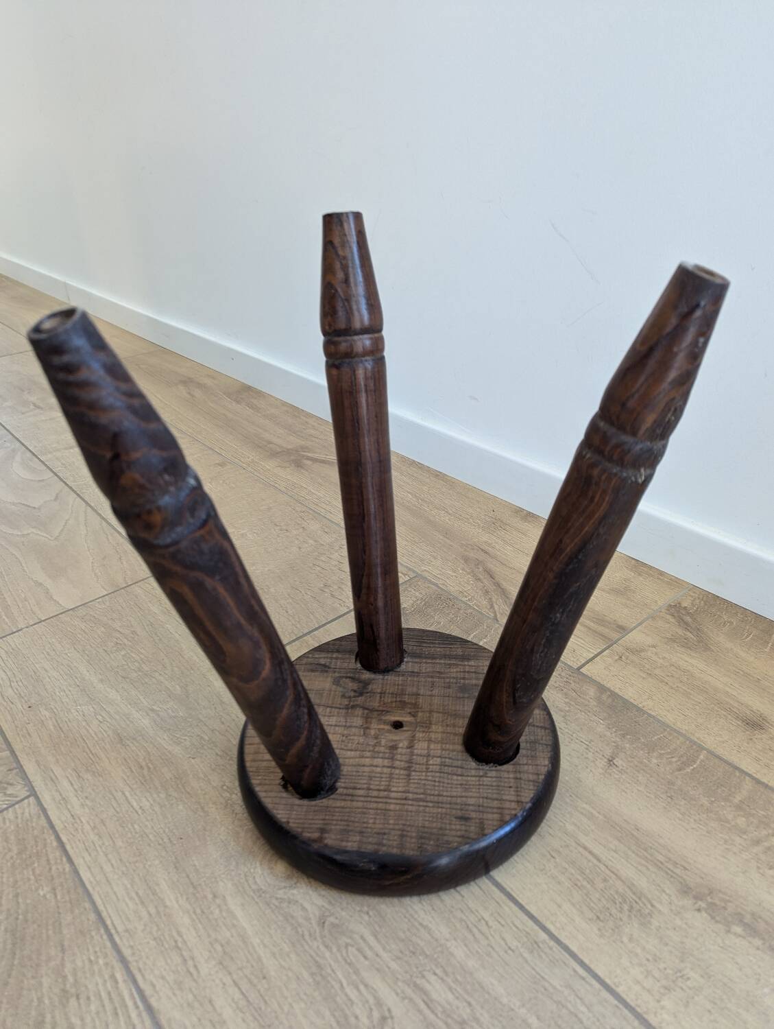 Tabouret tripode en bois