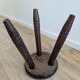 Tabouret tripode en bois