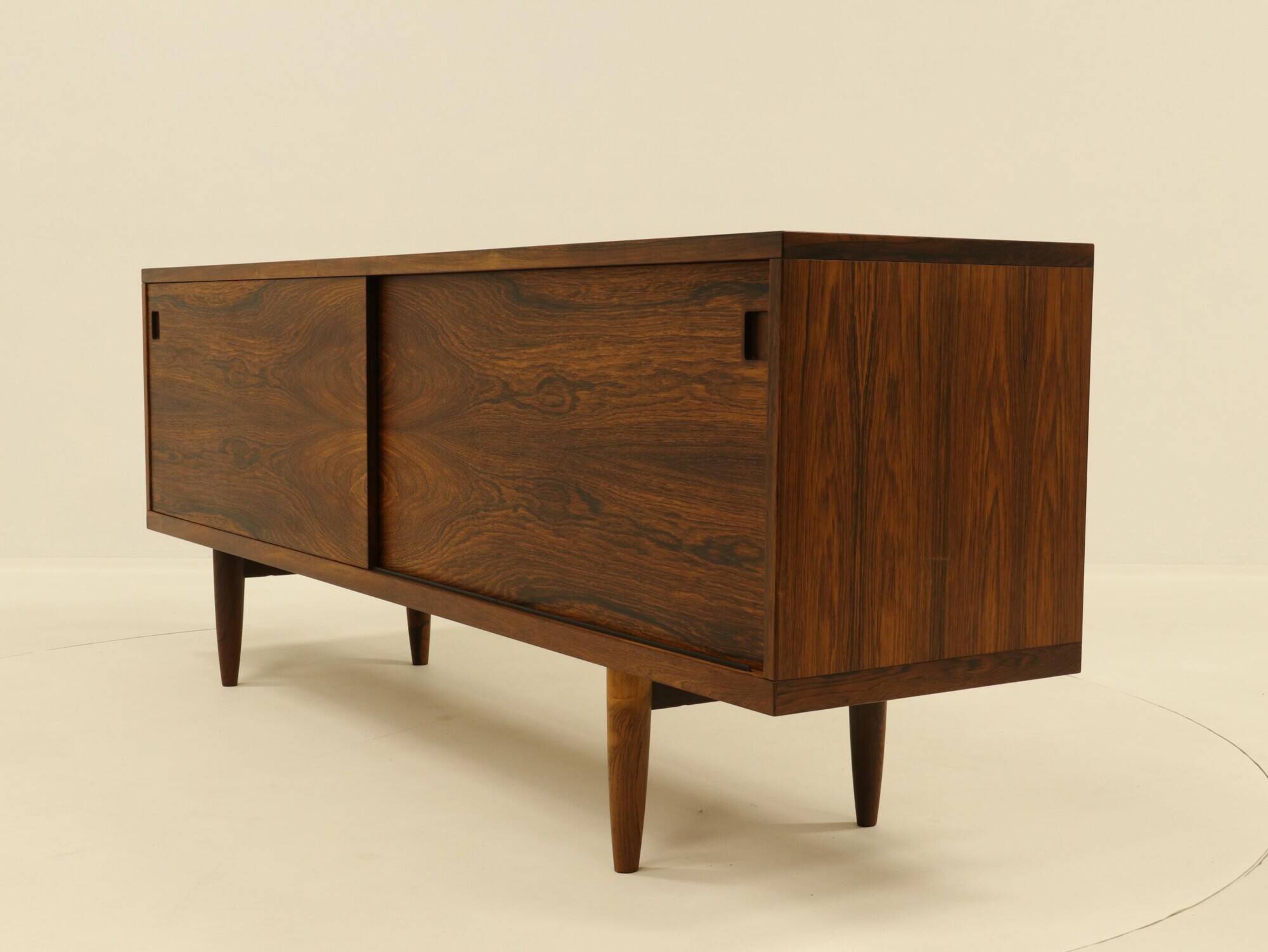 Buffet en palissandre modèle 20 de Niels Otto Møller