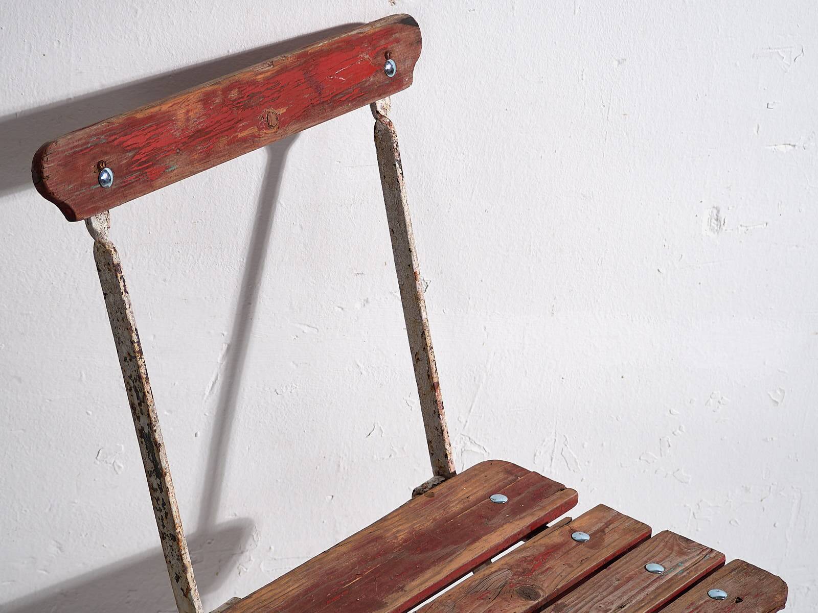 Antique red folding garden chairs (circa 1920). Set of 4 pieces