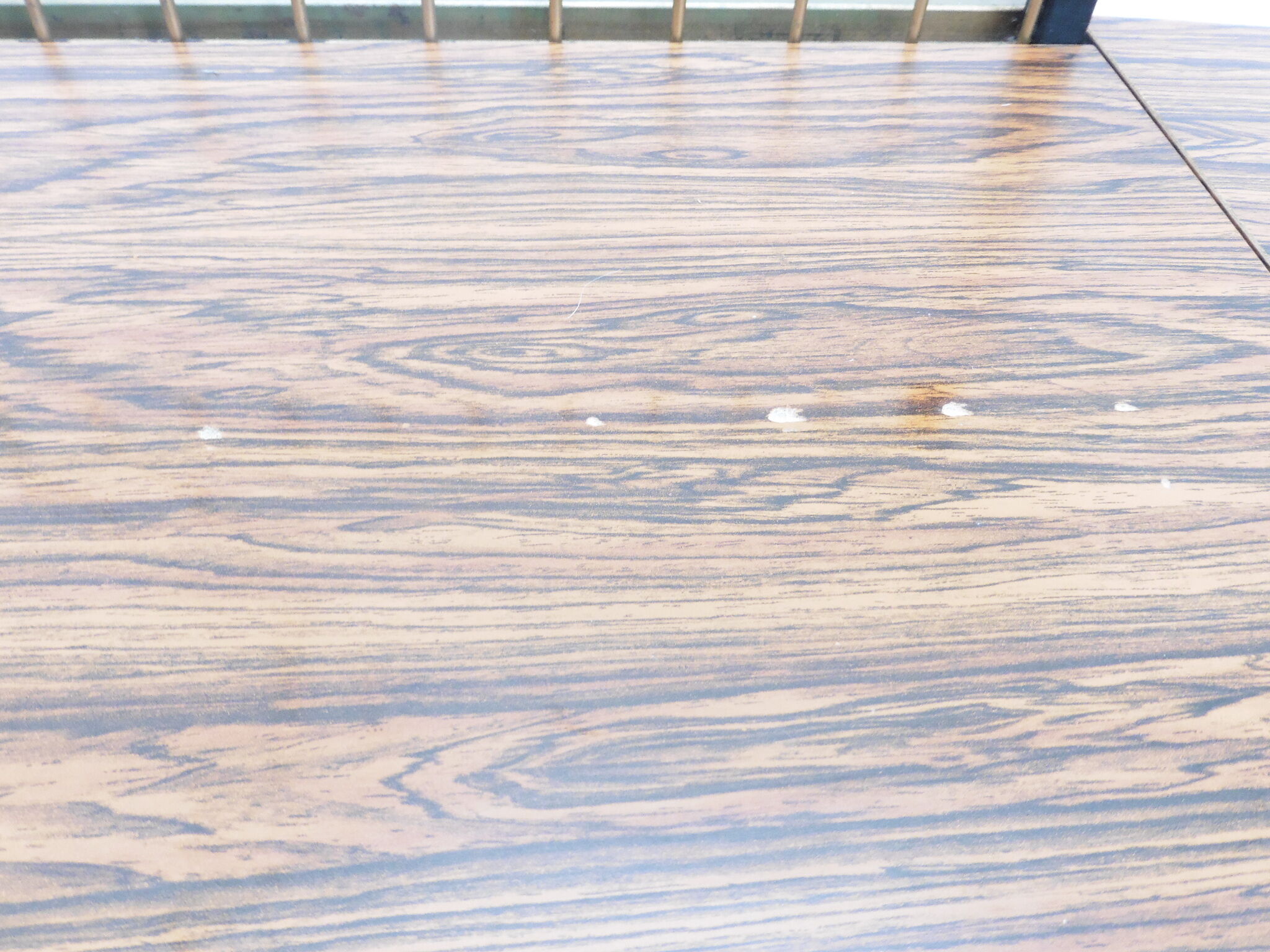 Expandable side table